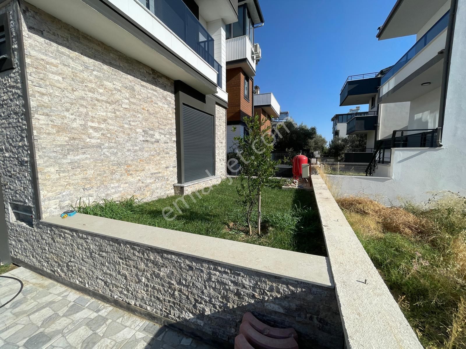 Sabri Pınarbaşı Gayrimenkul'den Güre Çamlıbel'de Satılık 6+1 Sıfır Villa - Görsel 12