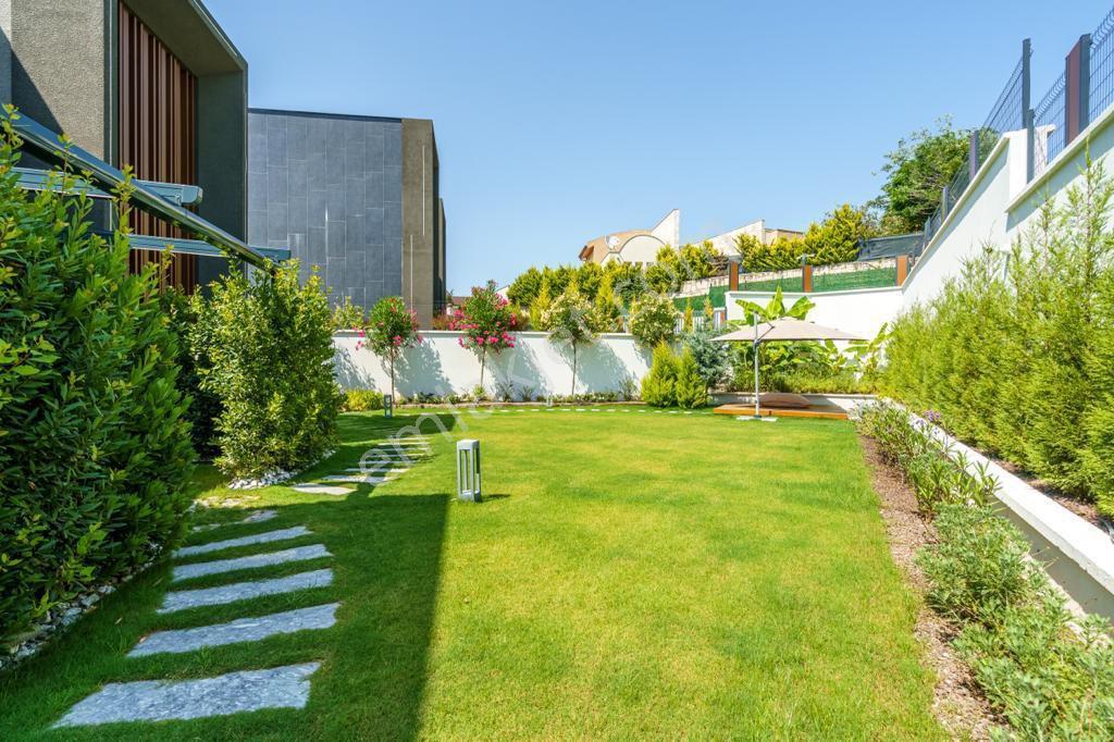 Kuşadası'nda Herşeyiyle Olağanüstü Satılık 4+1 Villa - Görsel 3