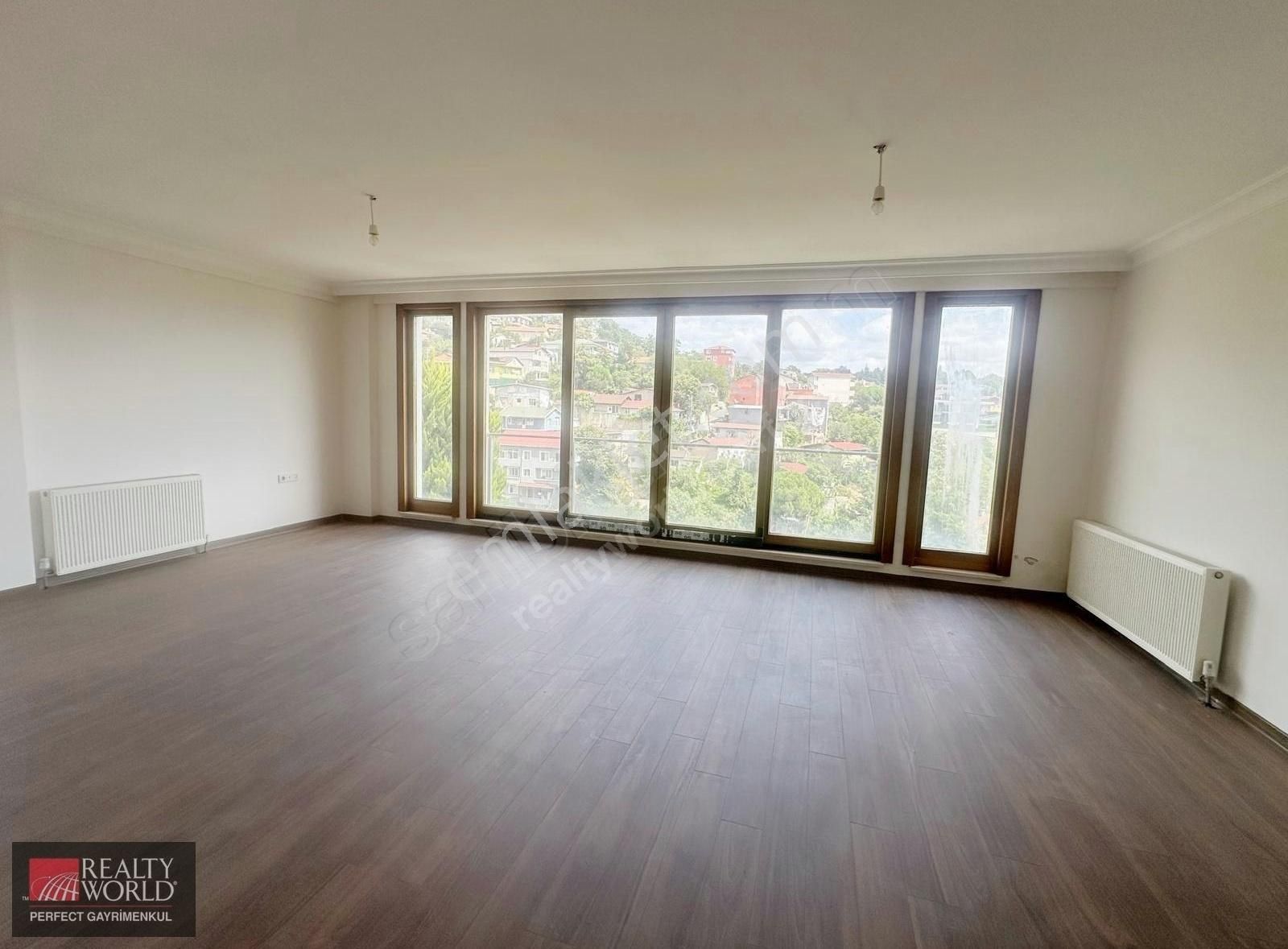 *realty World*sarıyer Maden'de Bahçeli Satılık 3+1 Ara Kat Daire