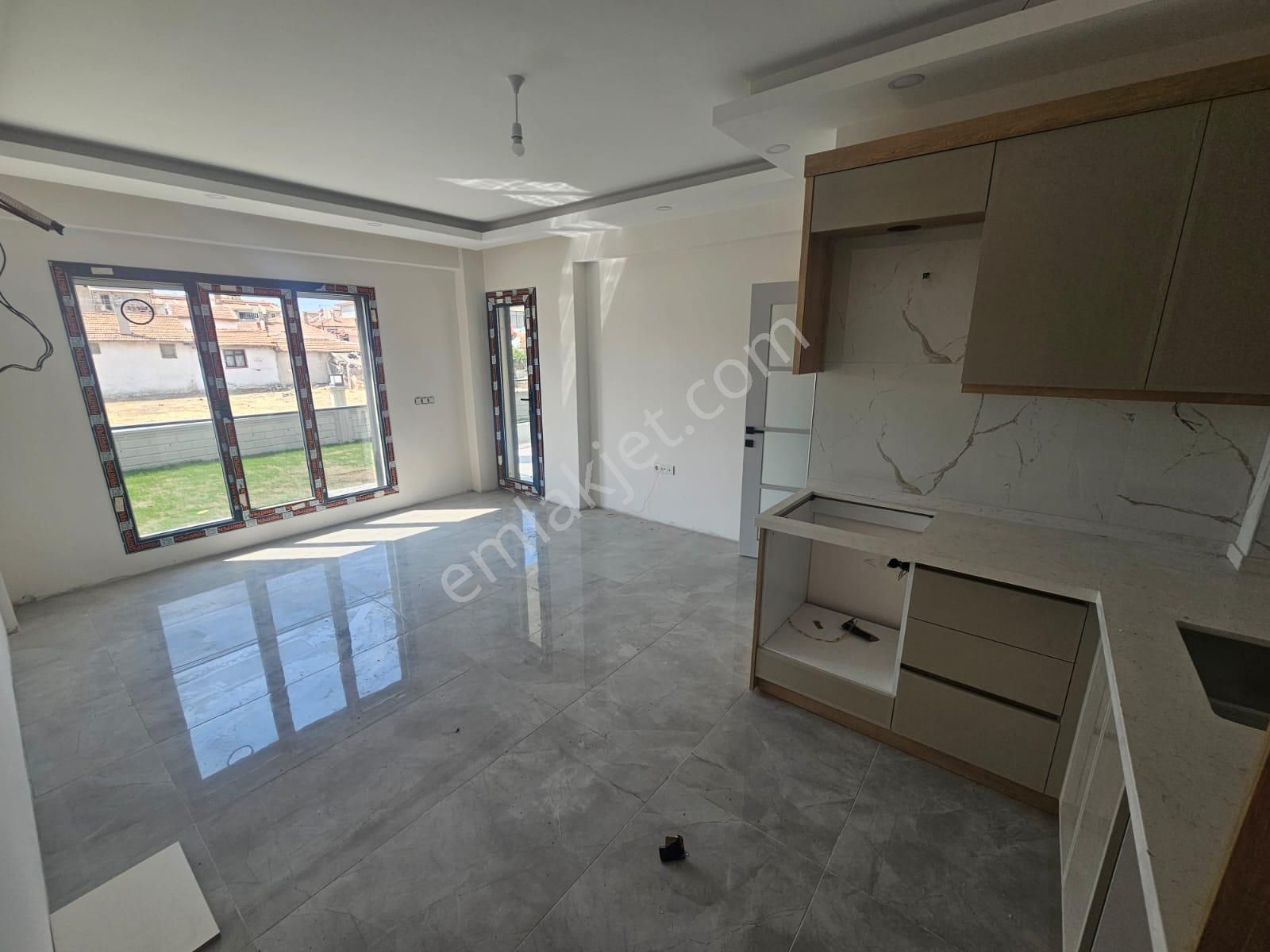 Ön Emlak'tan Burhaniye Merkeze Yakın Satılık Lüks 1+1 Daire! - Görsel 3