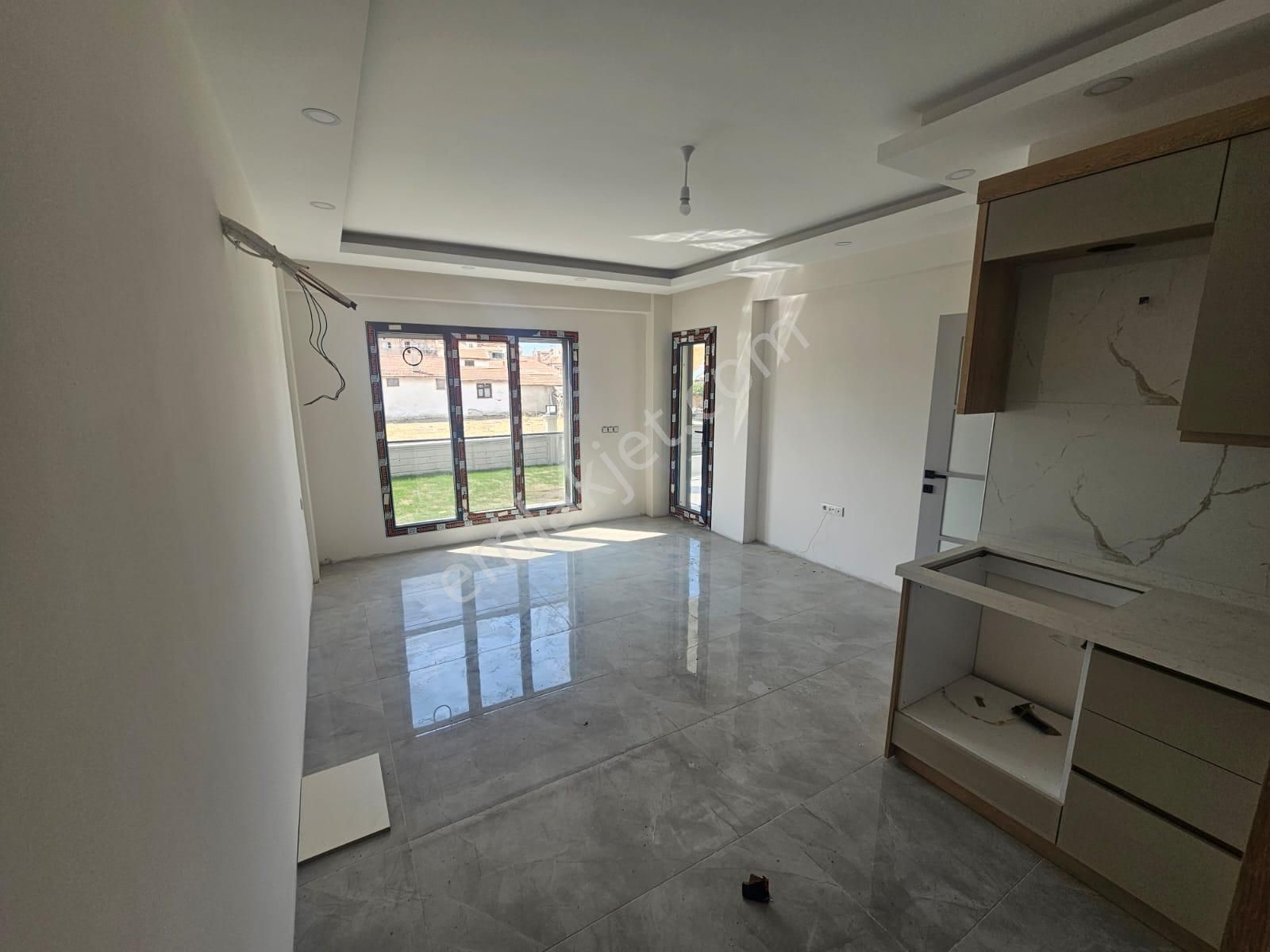 Ön Emlak'tan Burhaniye Merkeze Yakın Satılık Lüks 1+1 Daire! - Görsel 2