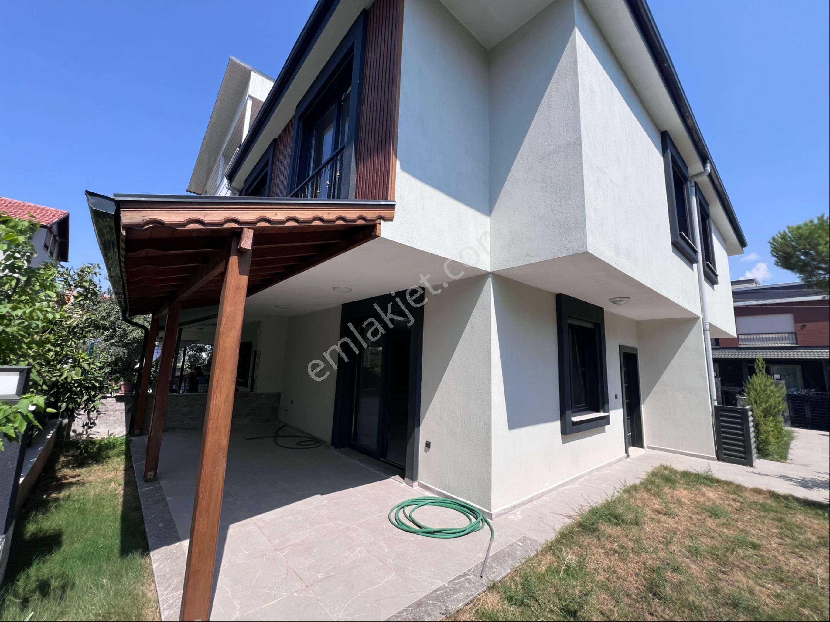 İzmir Seferihisar Payamlı Doğanbey’de Denize Yakın 3 + 1 Bahçeli Villa - Görsel 21