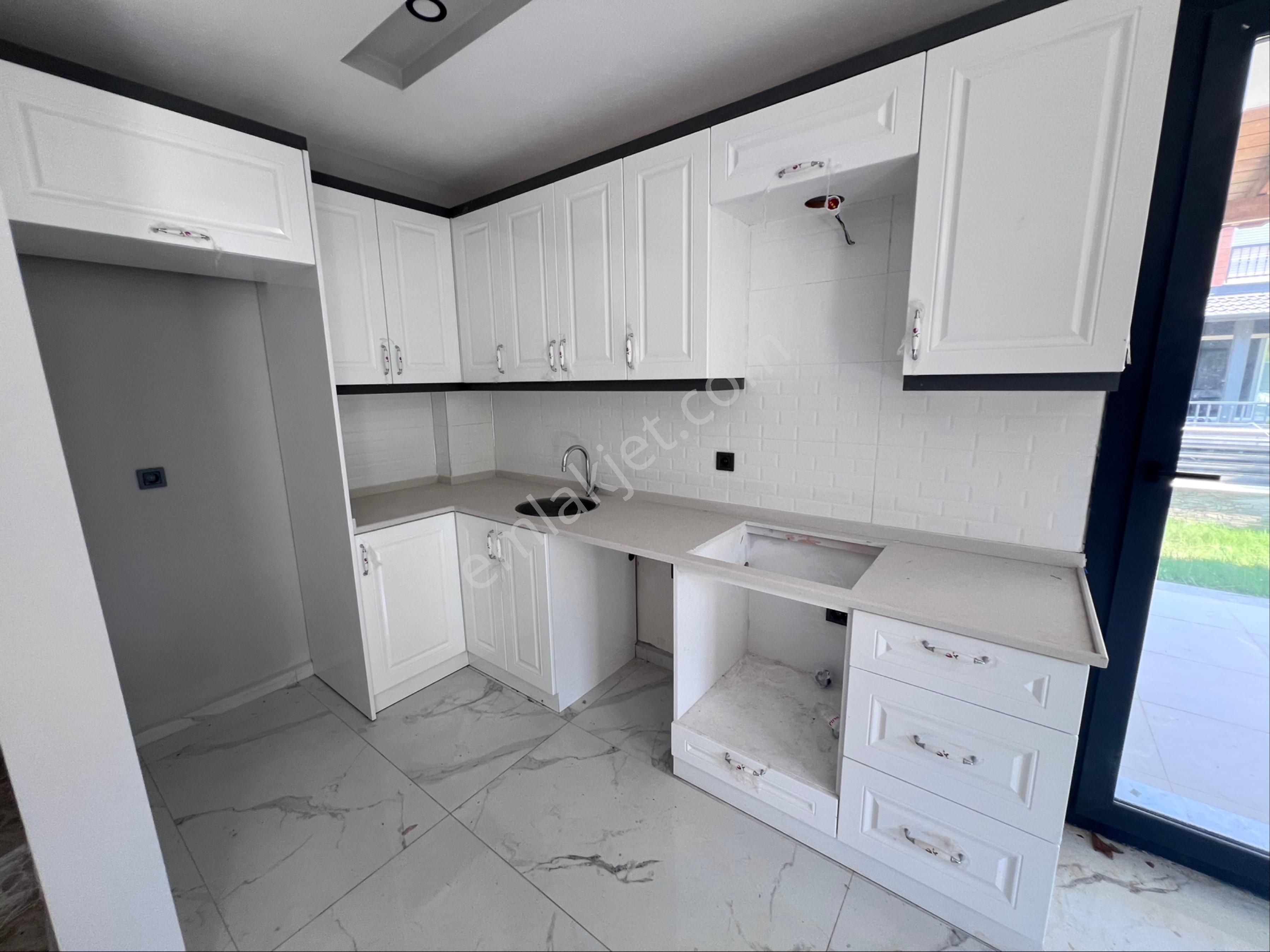 İzmir Seferihisar Payamlı Doğanbey’de Denize Yakın 3 + 1 Bahçeli Villa - Görsel 11