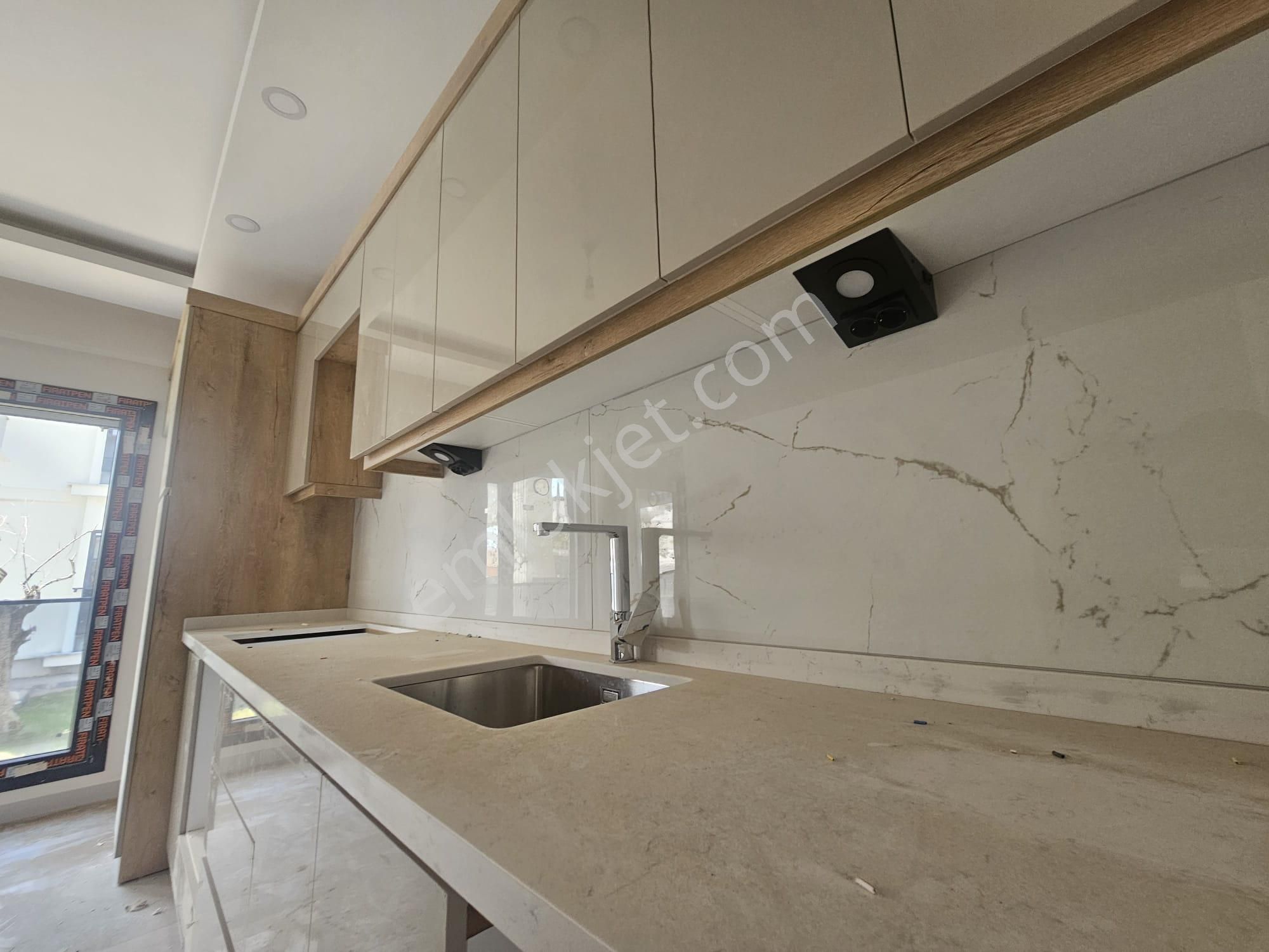 Ön Emlak'tan Burhaniye Merkeze Yakın Satılık Lüks 2+1 Daire! - Görsel 2