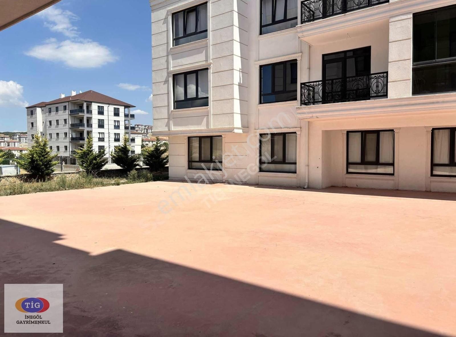 Tig'den Karalar Ana Caddece Kiralık Dükkanlar - Görsel 2