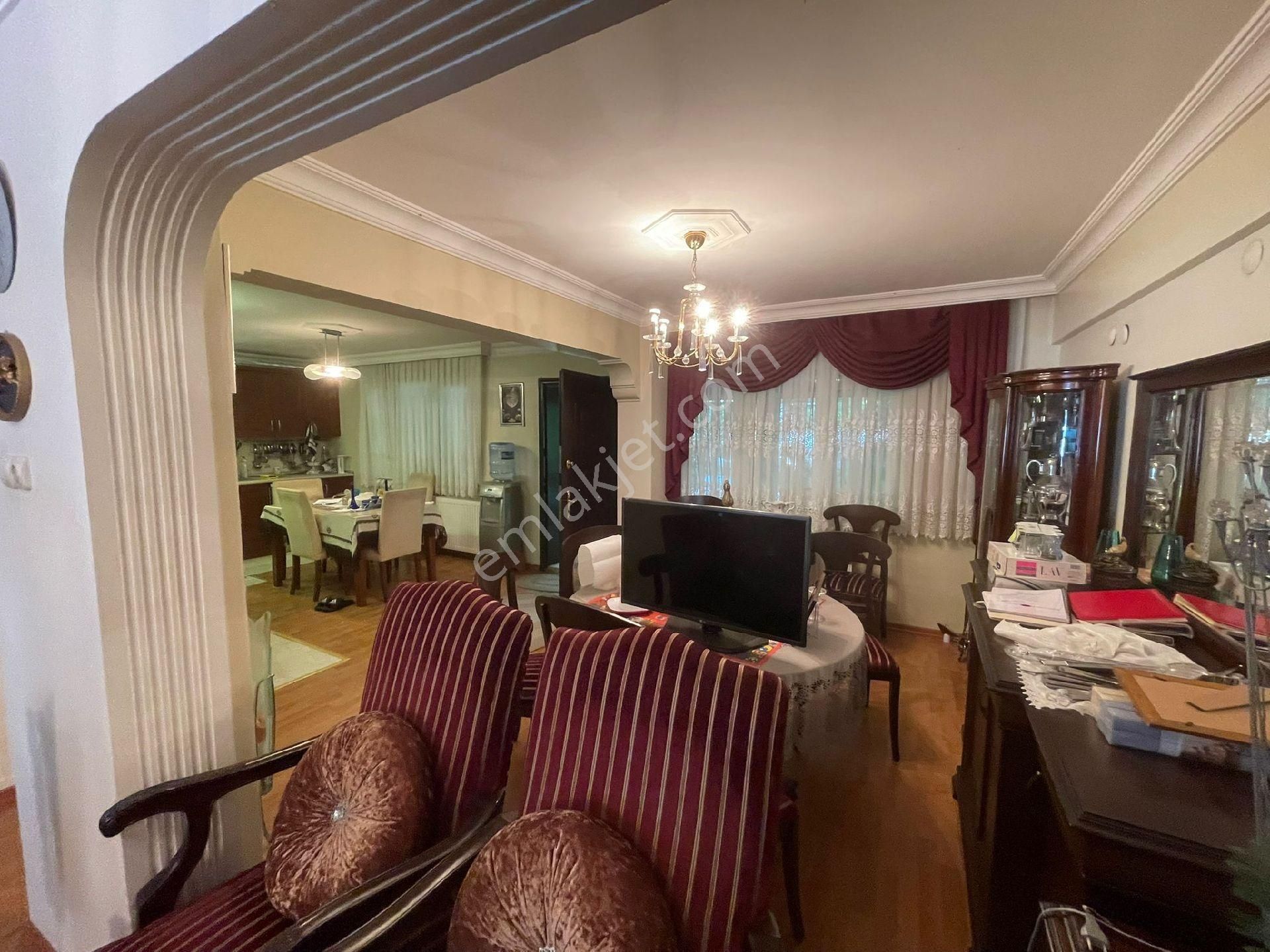 Karşıyaka Girne Bulvarı Paralel Sokağında - Görsel 25