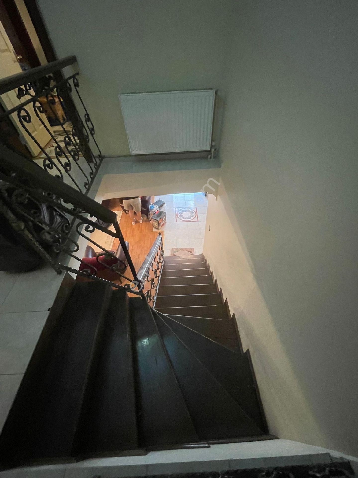 Karşıyaka Girne Bulvarı Paralel Sokağında - Görsel 10