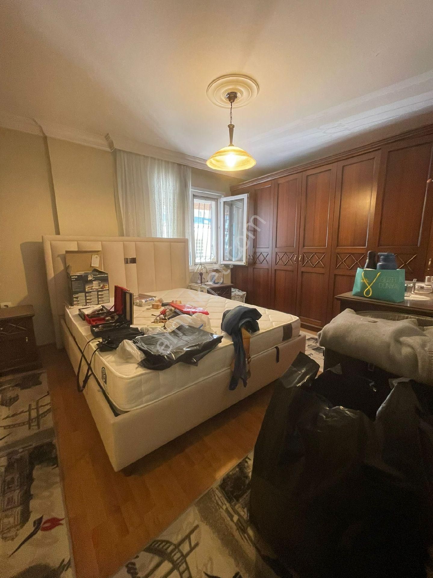 Karşıyaka Girne Bulvarı Paralel Sokağında - Görsel 8