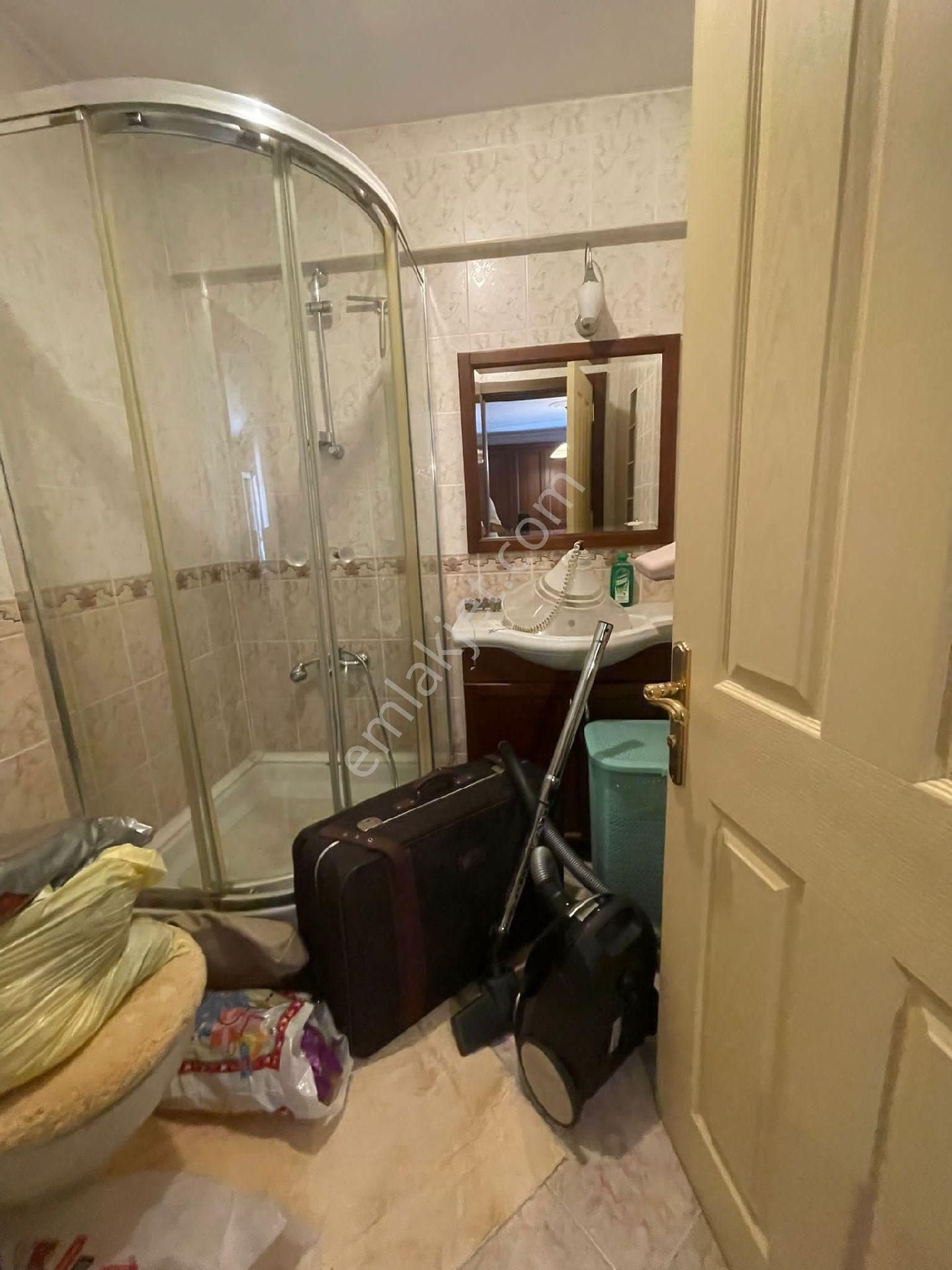 Karşıyaka Girne Bulvarı Paralel Sokağında - Görsel 6