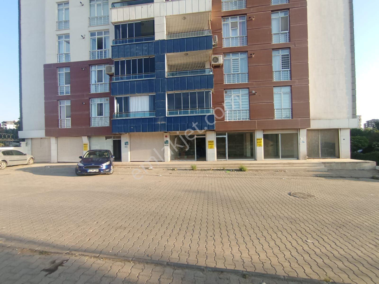 Emlak 72'den Garden Park Sitesi Altında Kiralık Dükkan