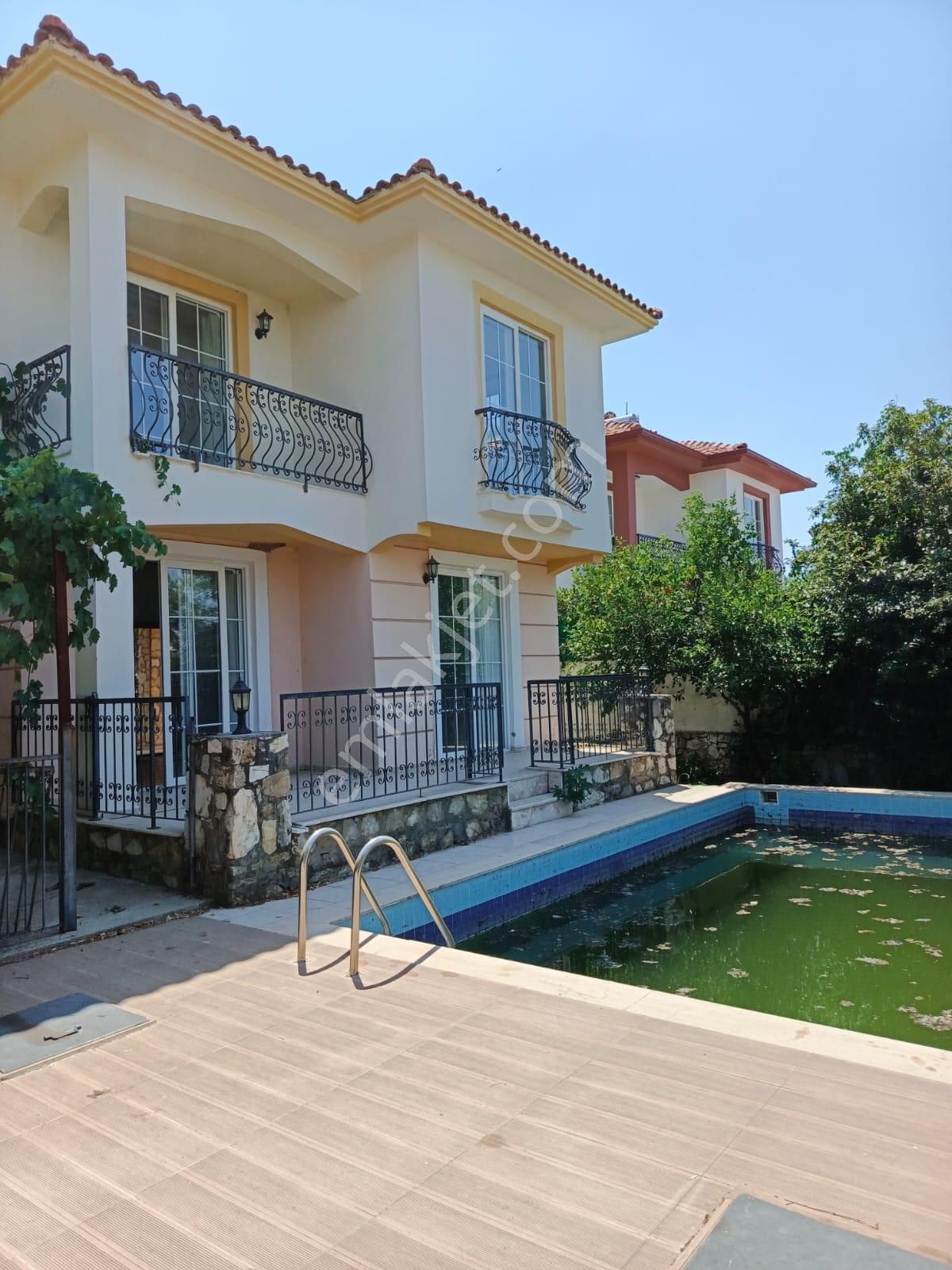 Stop’tan Ovacık Merkezi Konumda Havuzlu Villa