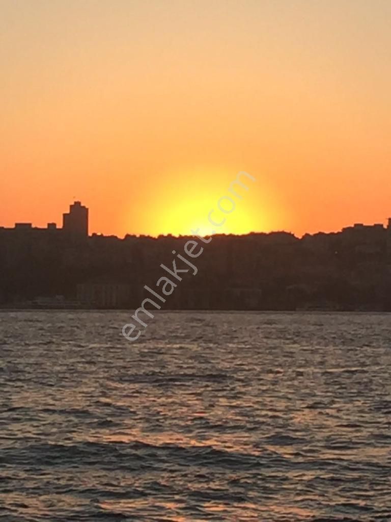 Vaniköy' De Tam Müstakil Asansörlü Havuzlu Satılık Deniz Yalısı