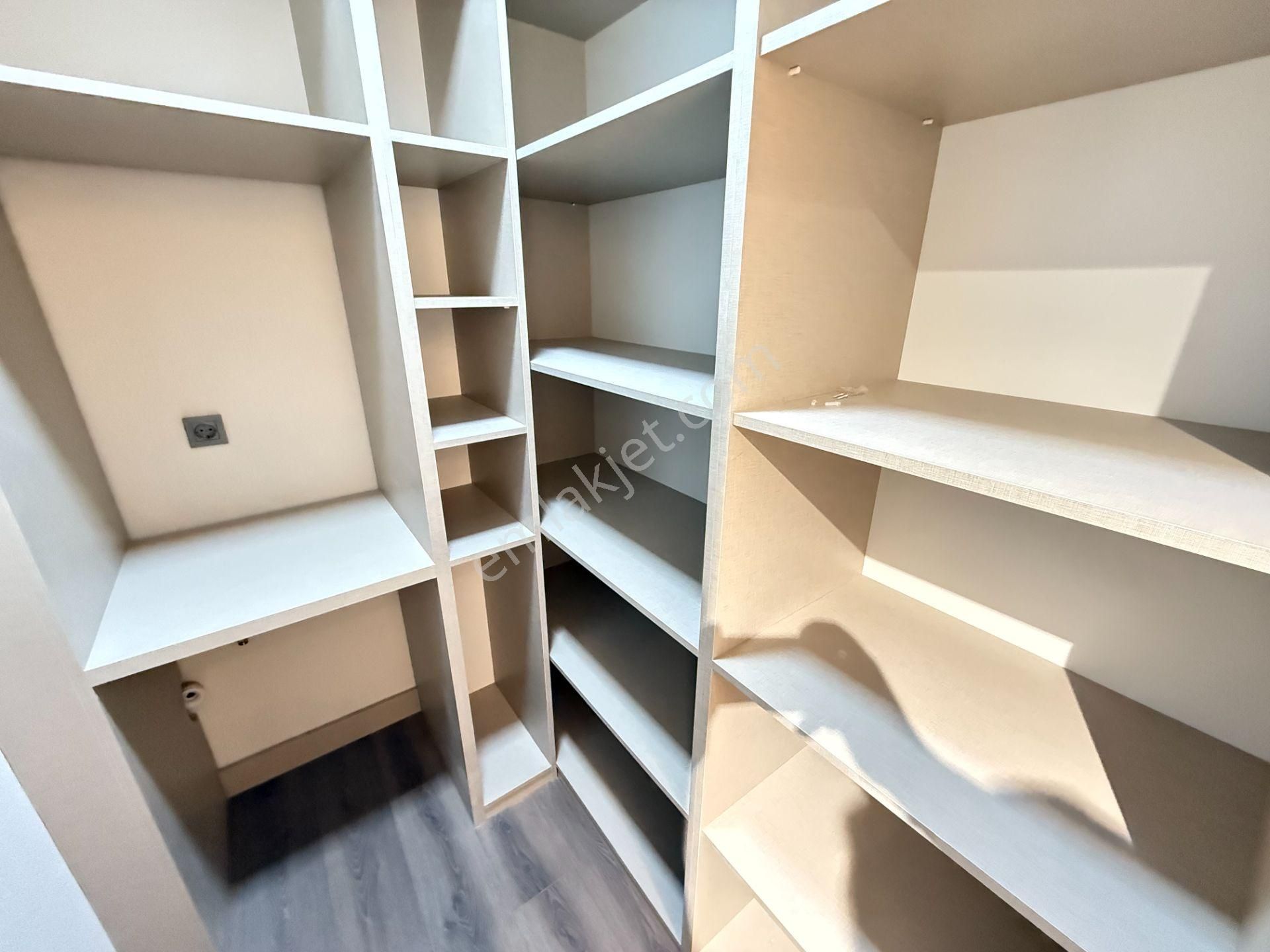 Ova Gross Karşısı 4,5+1 9.kat Loft Yapı Çift Bloklu Site İçinde - Görsel 32