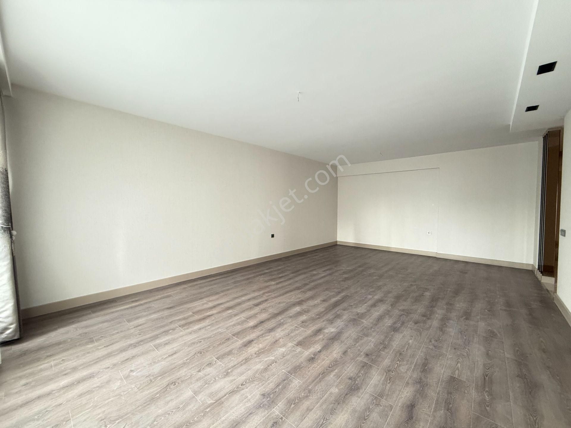 Ova Gross Karşısı 4,5+1 9.kat Loft Yapı Çift Bloklu Site İçinde - Görsel 18