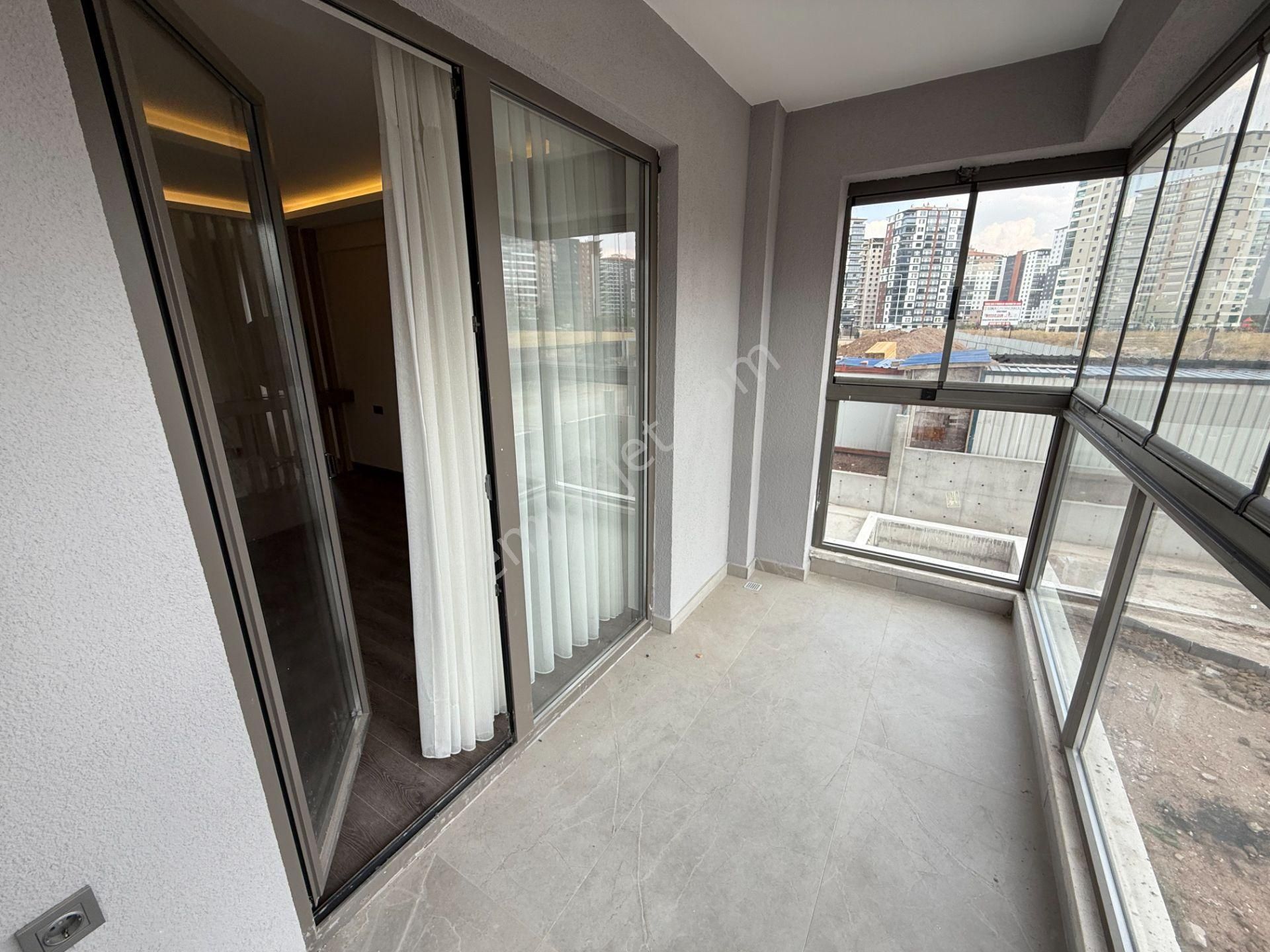 Ova Gross Karşısı 4,5+1 9.kat Loft Yapı Çift Bloklu Site İçinde - Görsel 34