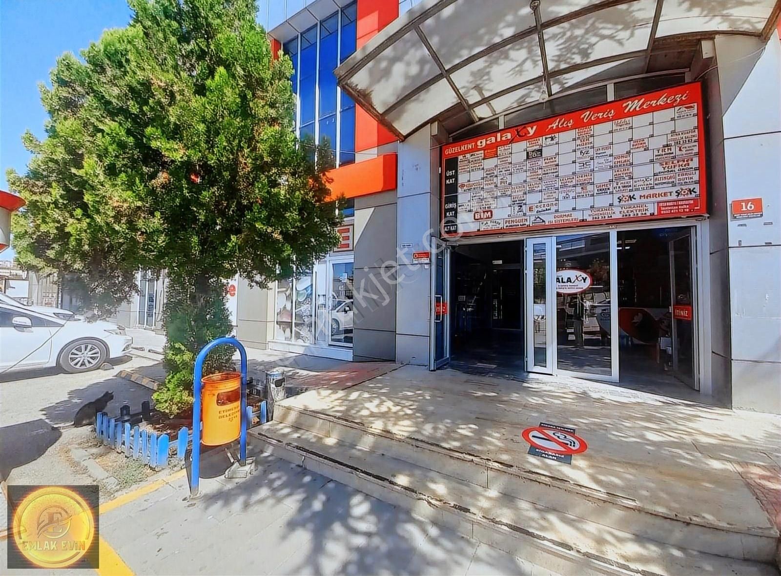 Eryaman Da Galaksi Avm De Giriş Vitrini Olan Faal Dükkan - Görsel 13