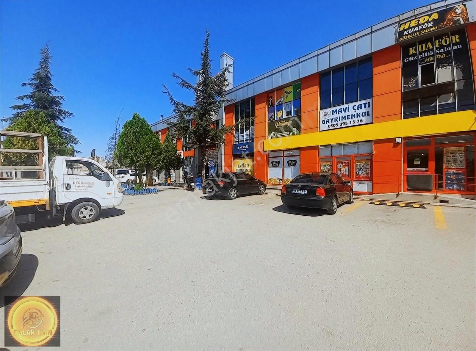 Eryaman Da Galaksi Avm De Giriş Vitrini Olan Faal Dükkan - Görsel 6