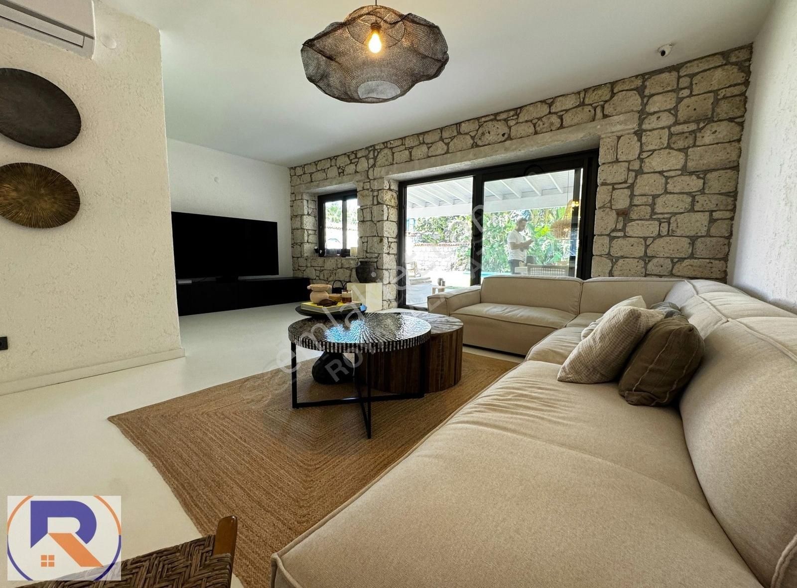 Royal Alaçatı Merkezi Konumda 4+1 Bohem Tasarım Villa Satışta - Görsel 12