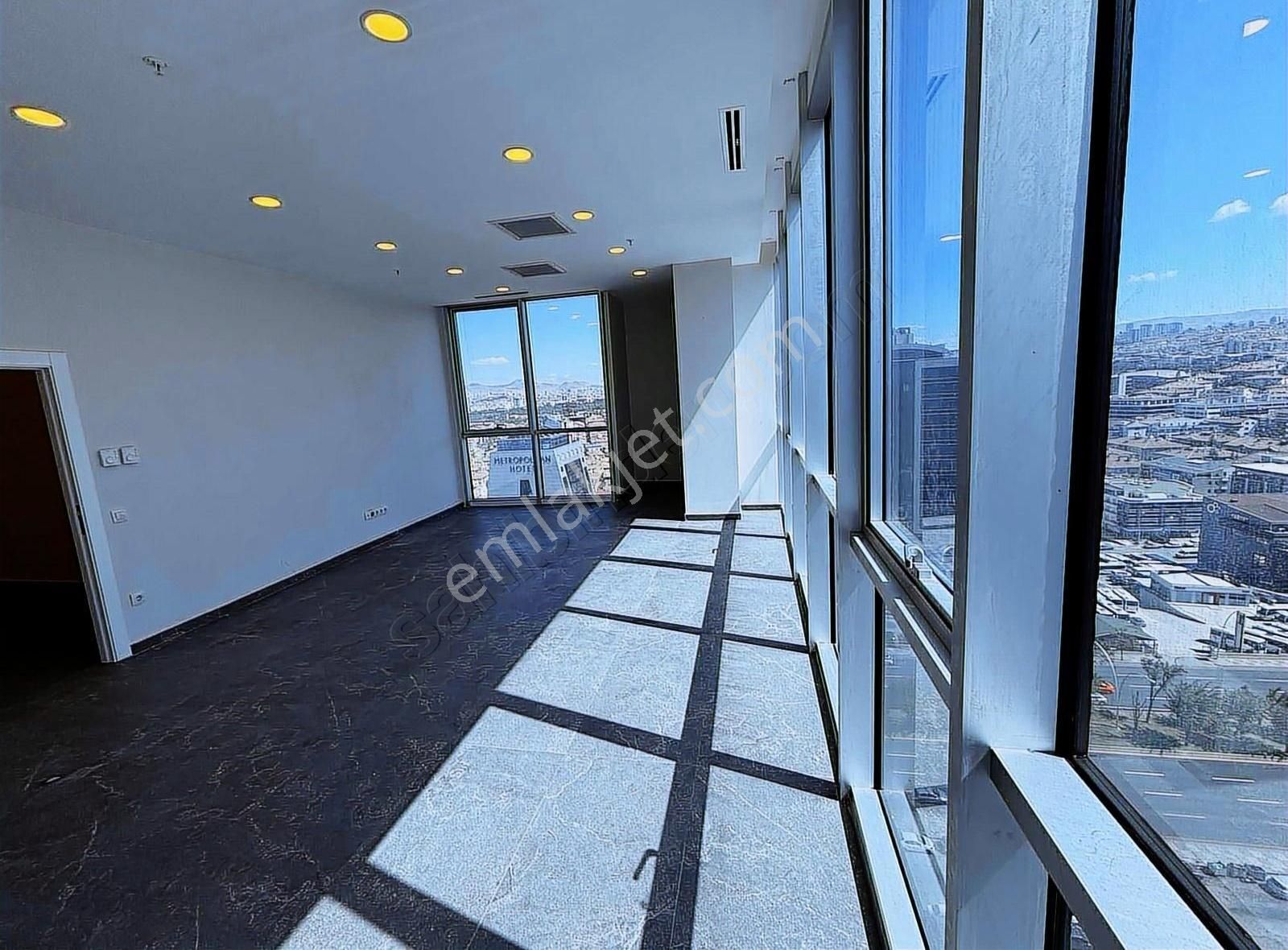 Konutzenden Çukurambarda Yapılı Ofis - Görsel 10