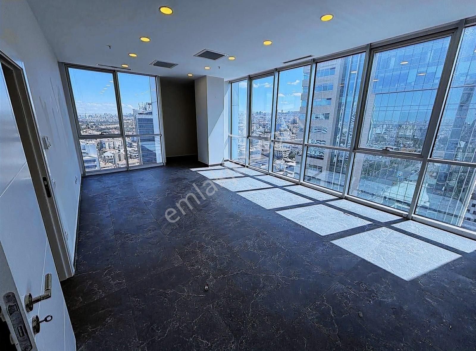 Konutzenden Çukurambarda Yapılı Ofis - Görsel 3