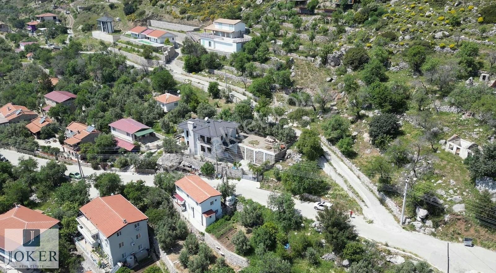 Joker: Marmaris Söğüt Deniz Manzaralı Yol Cephe Yaşam Alanı