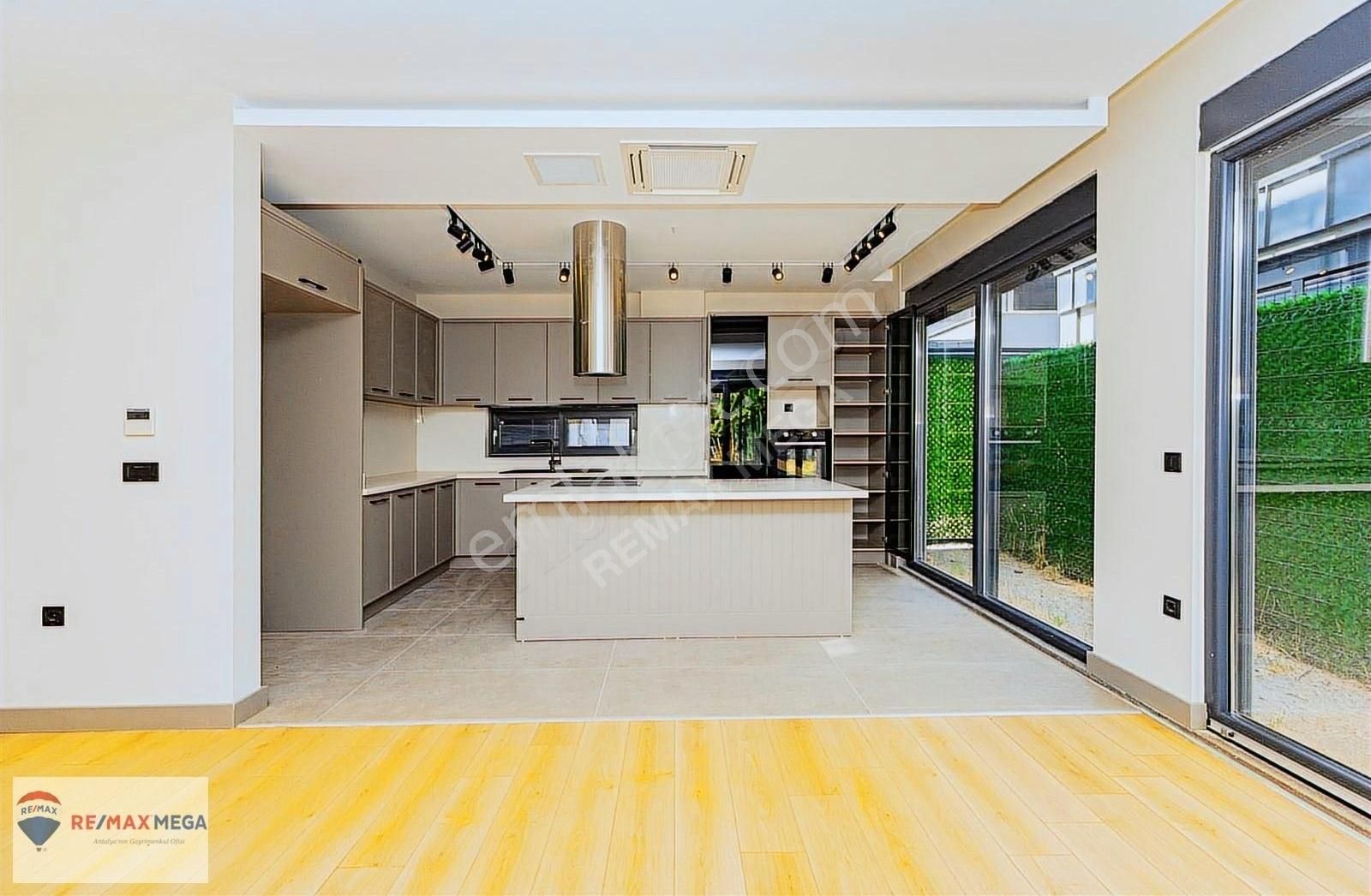 Konyaaltı Mollayusuf'un En Geniş Bahçeli Lüks Villası - Görsel 32