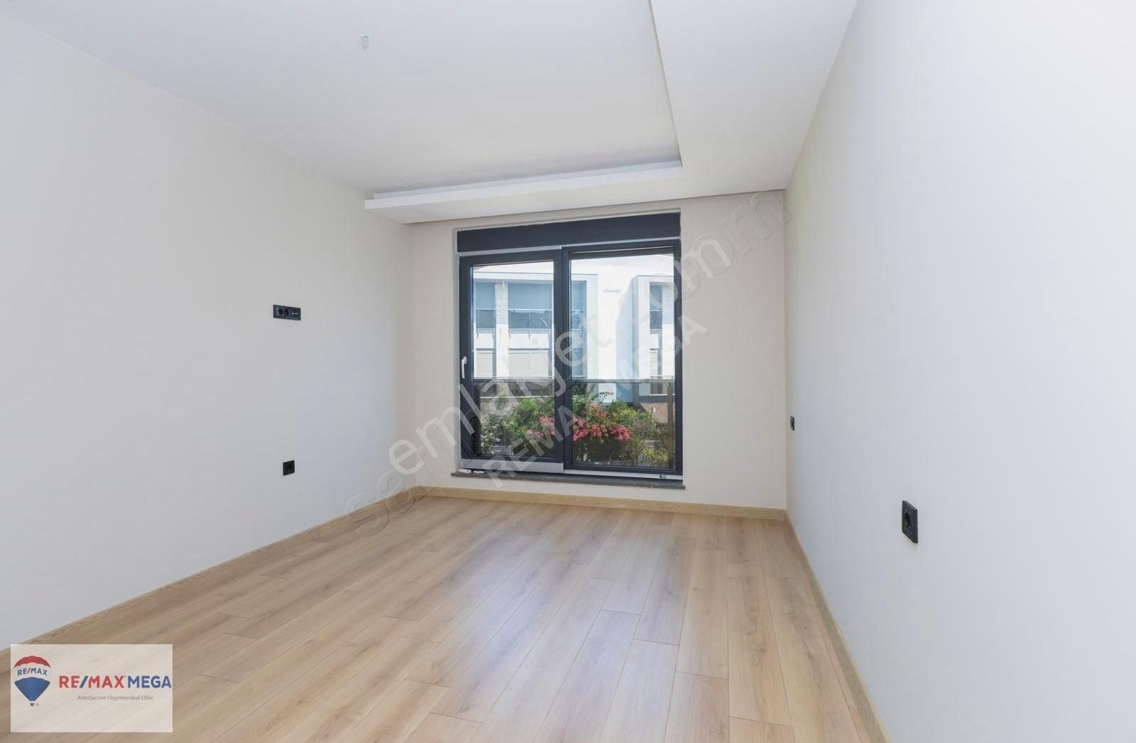 Konyaaltı Mollayusuf'un En Geniş Bahçeli Lüks Villası - Görsel 23