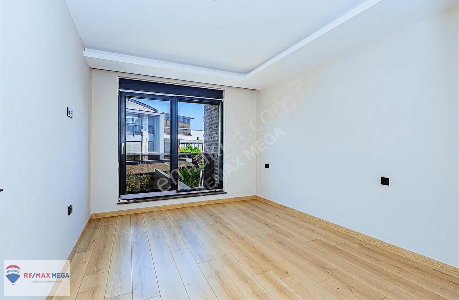 Konyaaltı Mollayusuf'un En Geniş Bahçeli Lüks Villası - Görsel 34