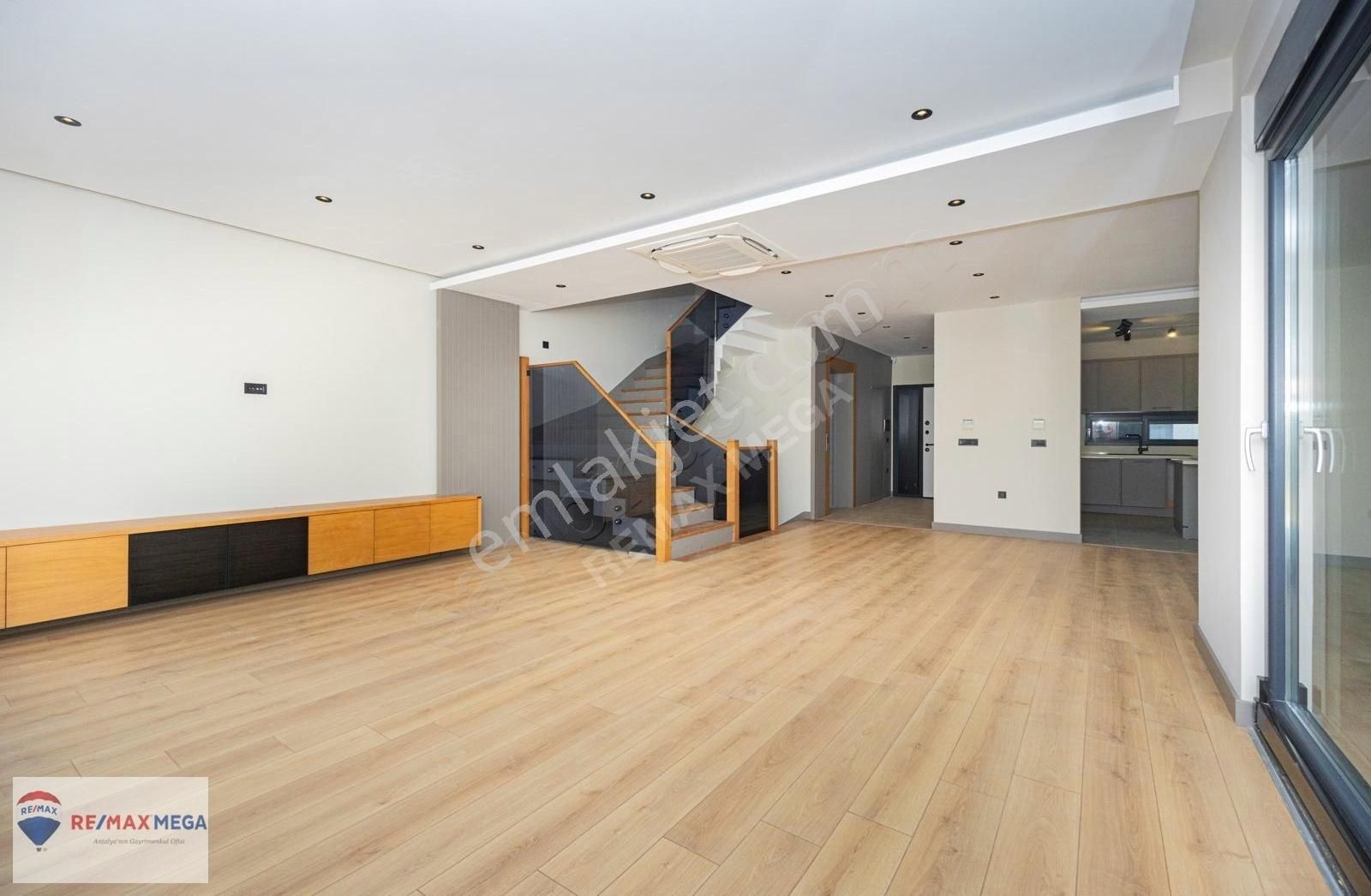 Konyaaltı Mollayusuf'un En Geniş Bahçeli Lüks Villası - Görsel 31