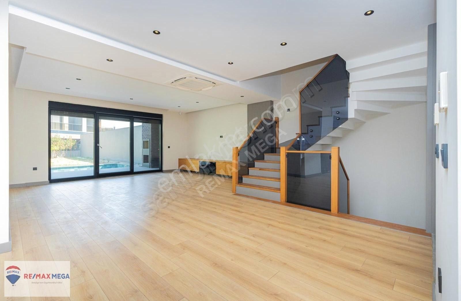 Konyaaltı Mollayusuf'un En Geniş Bahçeli Lüks Villası - Görsel 24