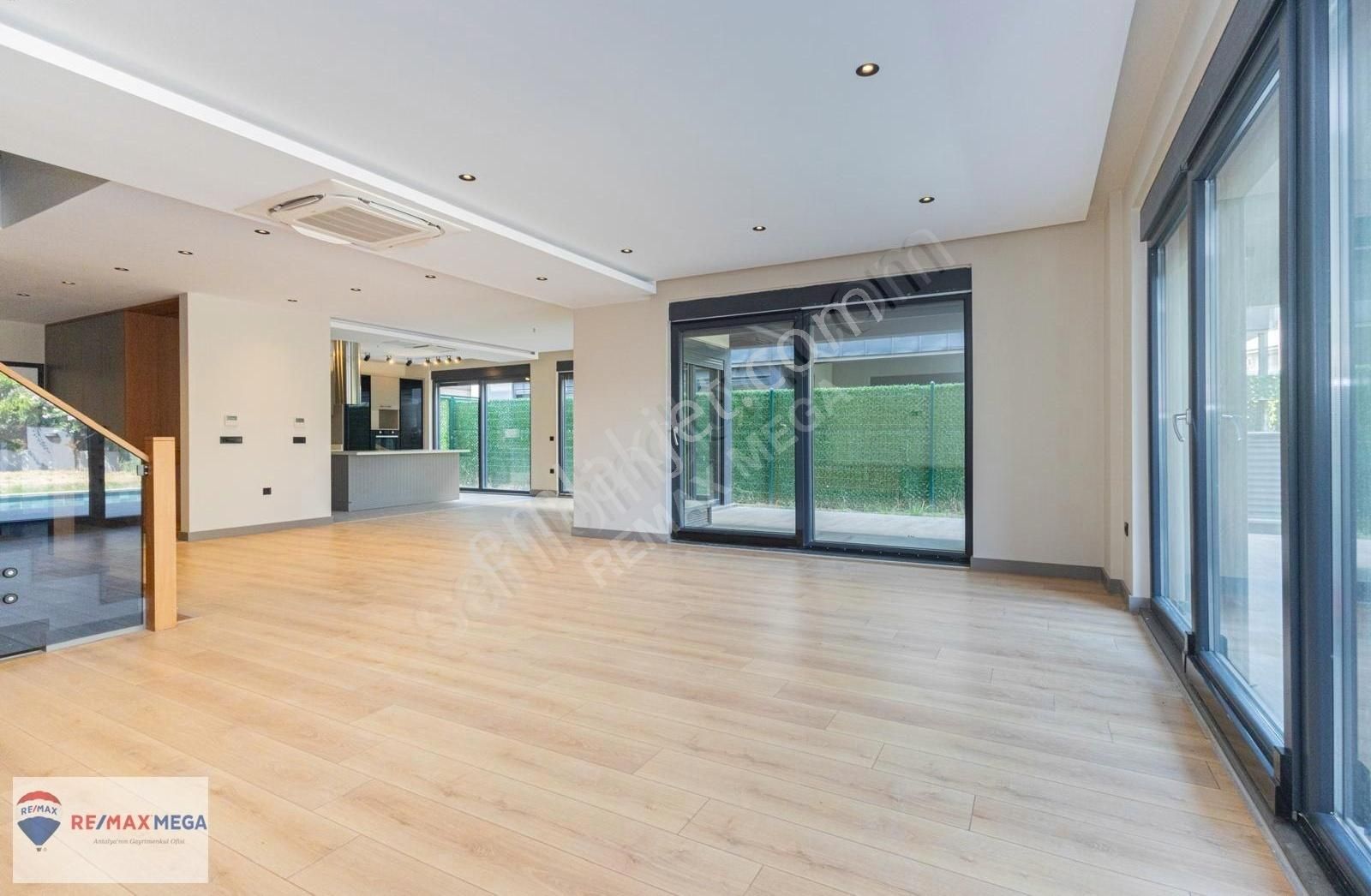 Konyaaltı Mollayusuf'un En Geniş Bahçeli Lüks Villası - Görsel 25