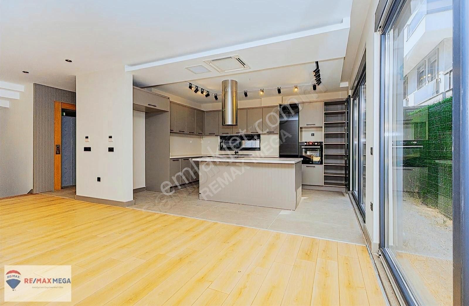 Konyaaltı Mollayusuf'un En Geniş Bahçeli Lüks Villası - Görsel 33