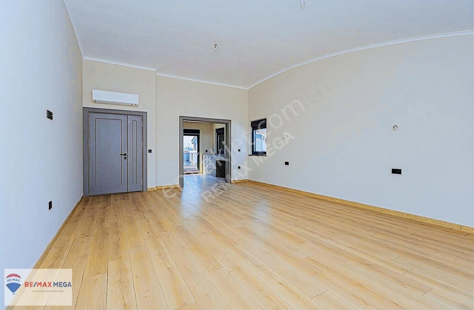 Konyaaltı Mollayusuf'un En Geniş Bahçeli Lüks Villası - Görsel 27