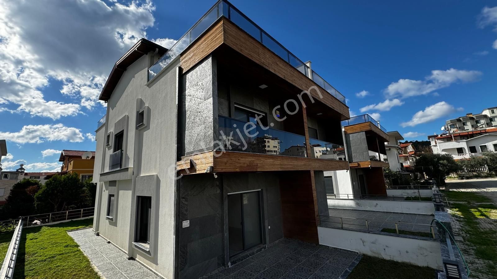 Özderede Denize 100 Metre Lüks Villa (pazarlığa Açık)