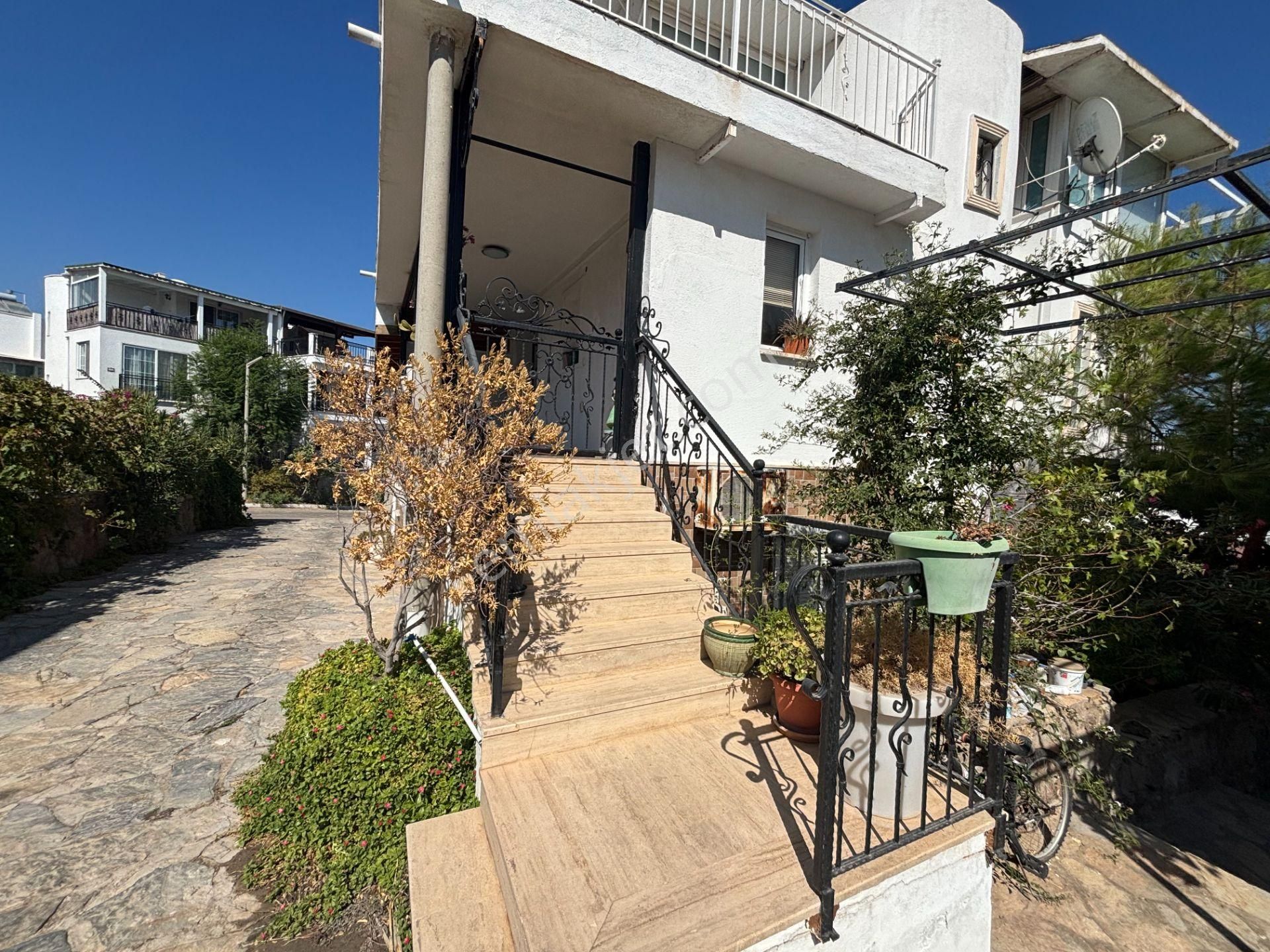 Bodrum Bitez'de Satılık Havuzlu, Deniz Manzaralı Tripleks Villa - Görsel 3
