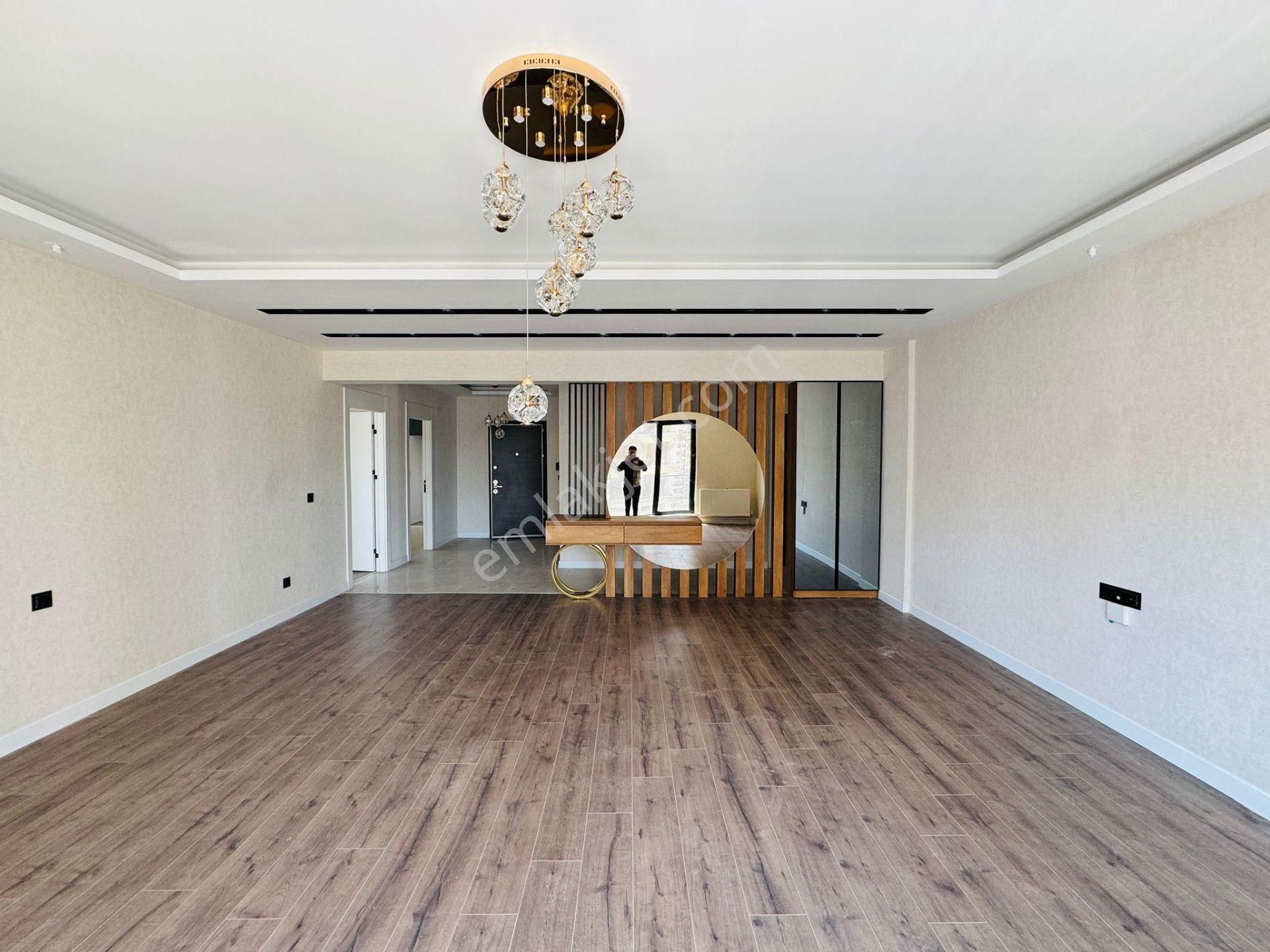 Keçiören Yozgat Bulvarına Cephe Sıfır 4+1 Bulvar Manzaralı