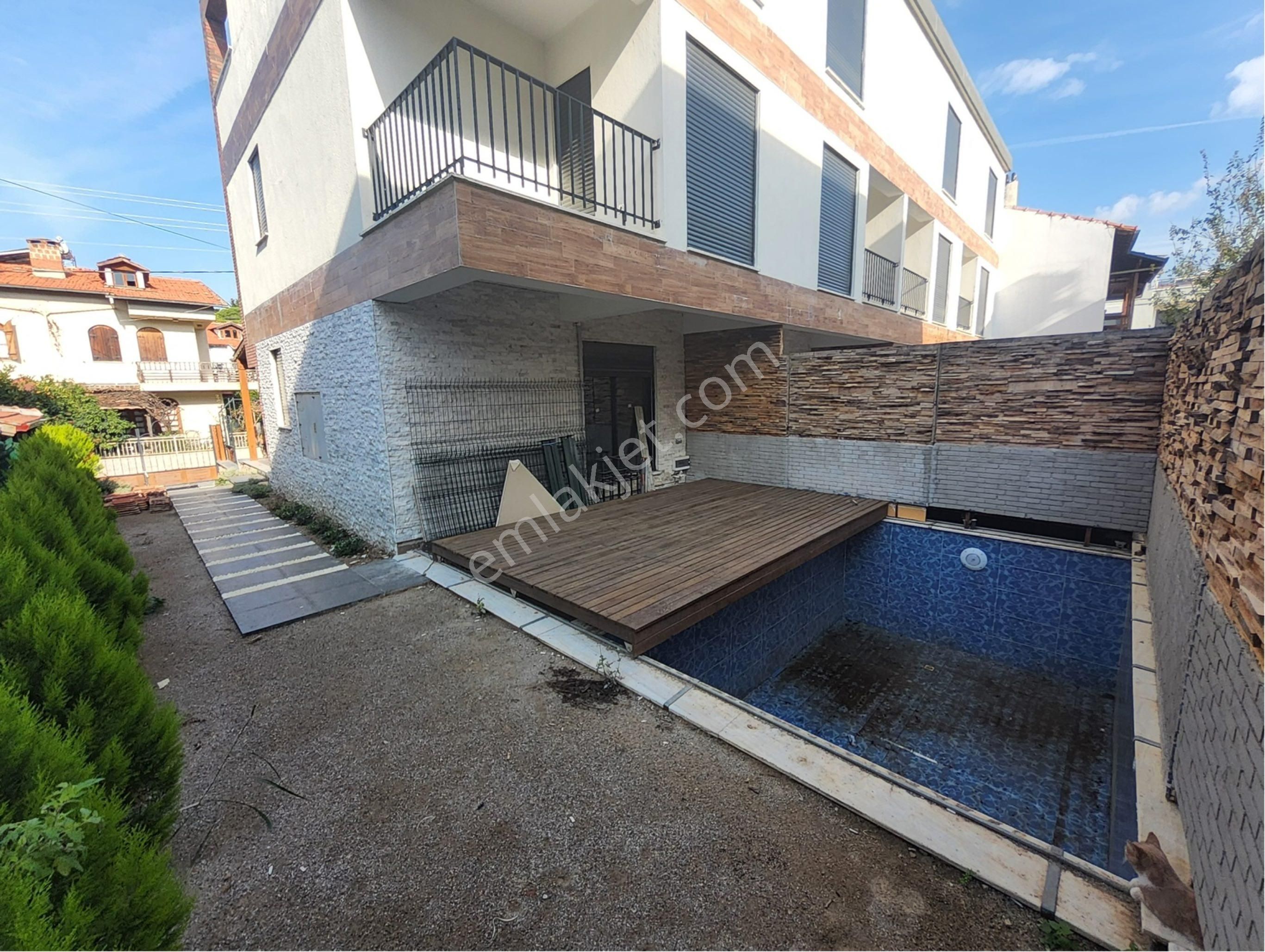 Özderede Denize Çok Yakın Müstakil Havuzlu Villa