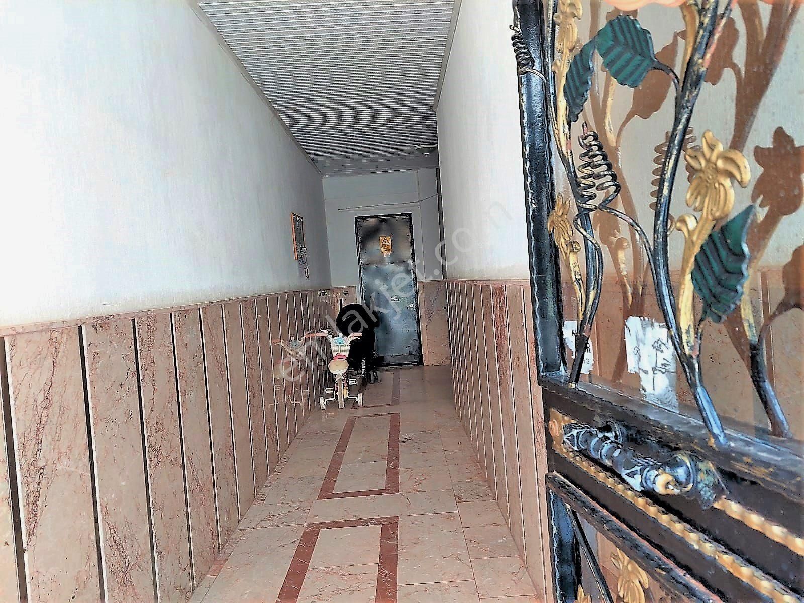 Seferihisar Ürkmez Merkezde Satılık 3 + 1 Geniş Ferah Kullanışlı Daire - Görsel 5