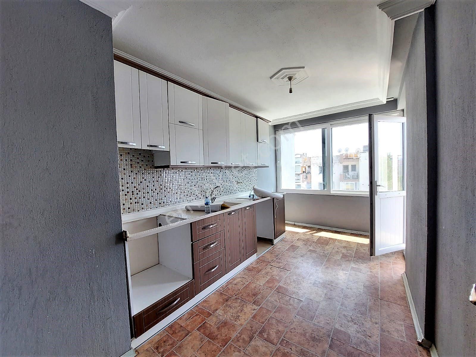 Seferihisar Ürkmez Merkezde Satılık 3 + 1 Geniş Ferah Kullanışlı Daire - Görsel 16