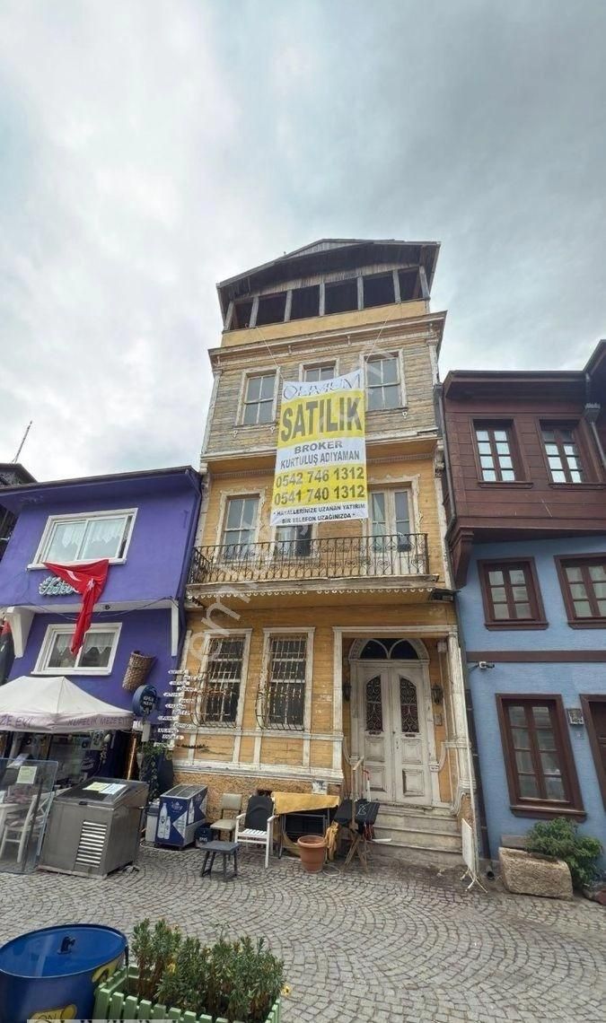 Olivium'dan Girit Mahallesinde Satılık Deniz Manzaralı Köşk