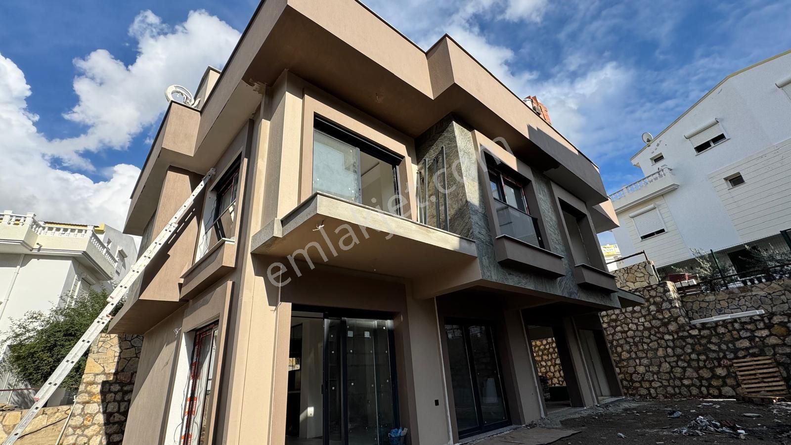 Denize Çok Yakın Uygun Lüks Villa - Görsel 10