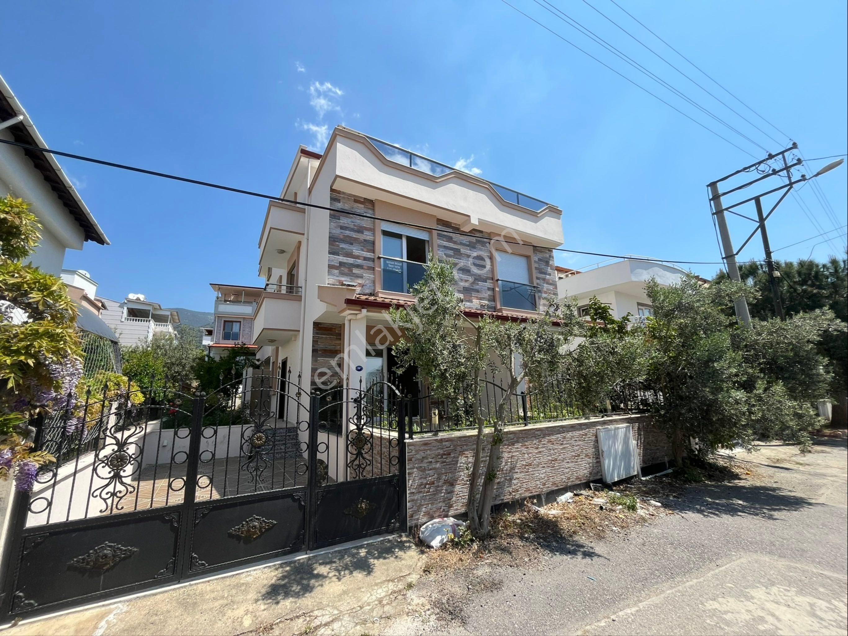 Ortamahallede Deniz Manzaralı Villa