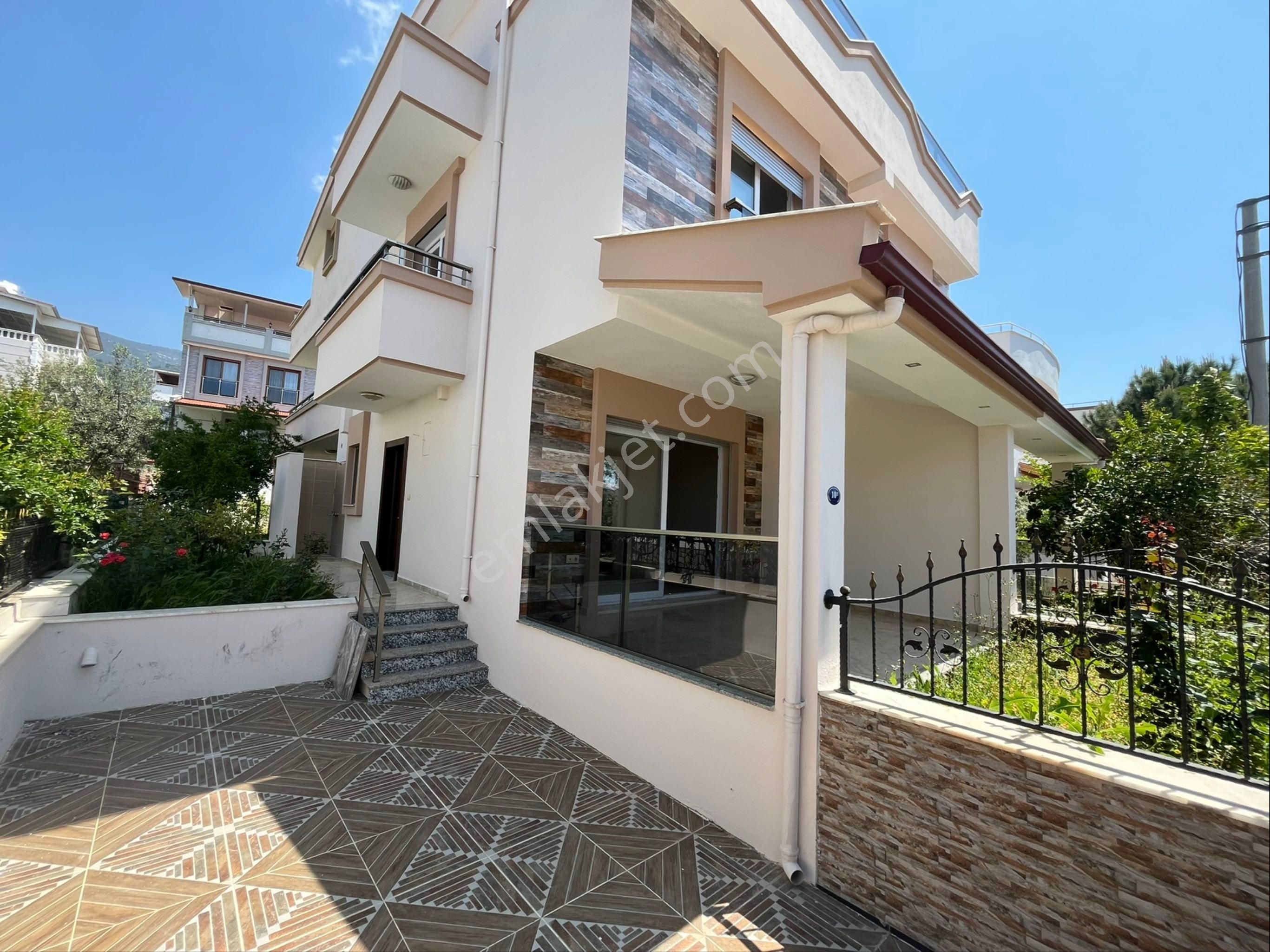 Ortamahallede Deniz Manzaralı Villa - Görsel 3