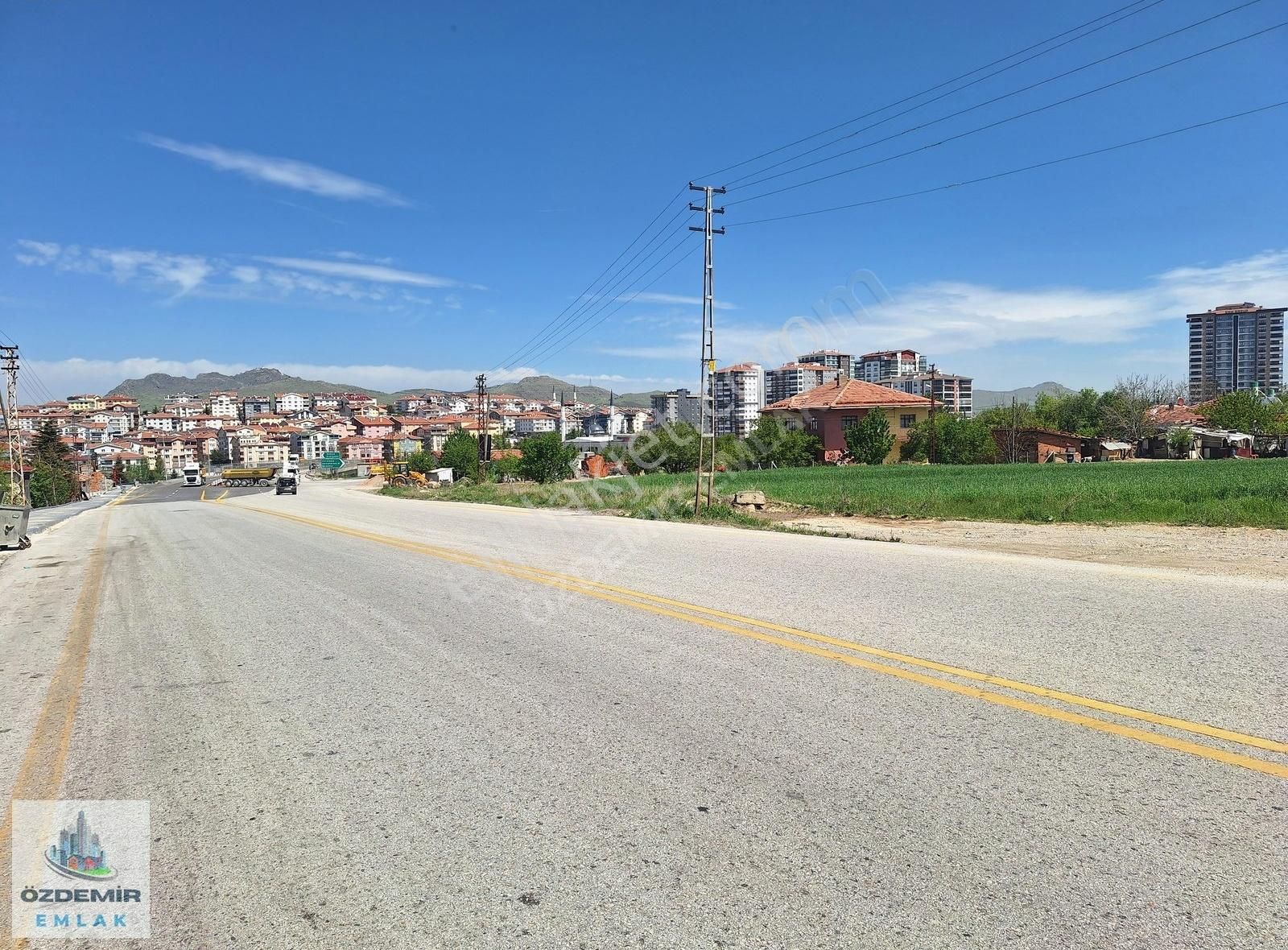 Özdemir Den Kıbrıs Köyün De Konut İmarlı 200m2 1 Daire Getirili - Görsel 7