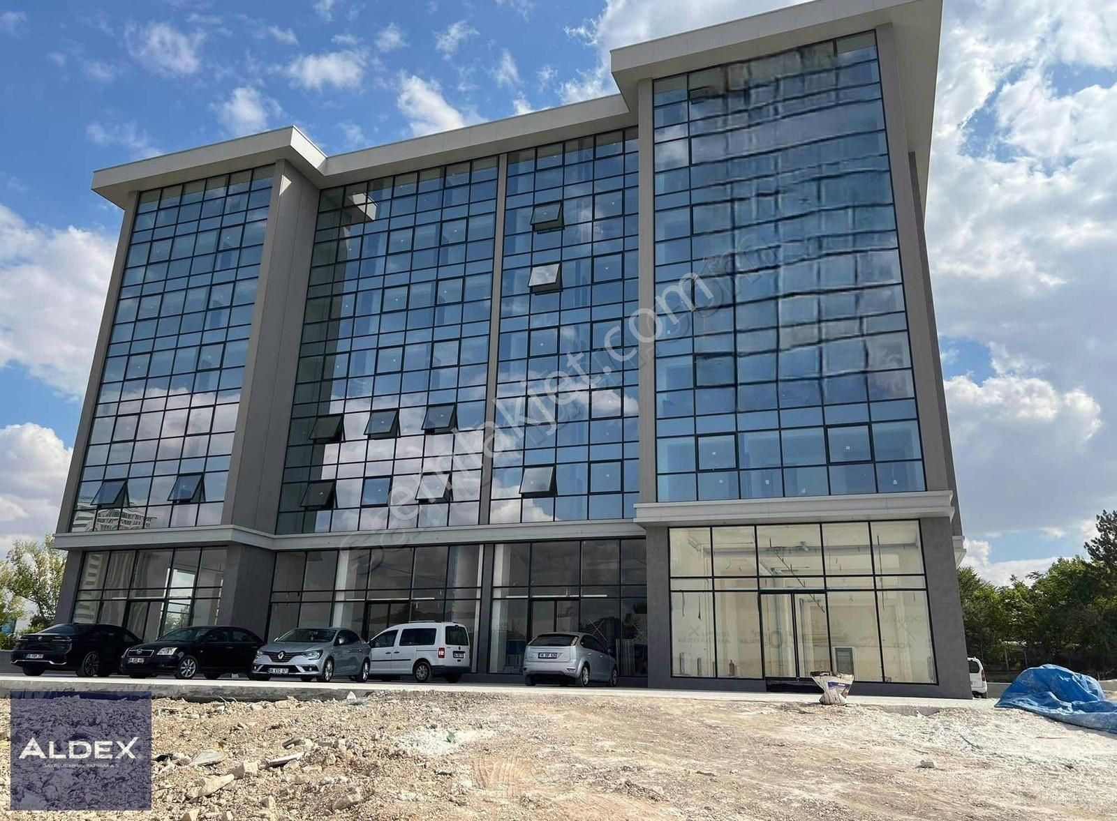 Mustafa Kemal Mahallesinde 50 M2 1+1 Yapılı Satılık Ofis