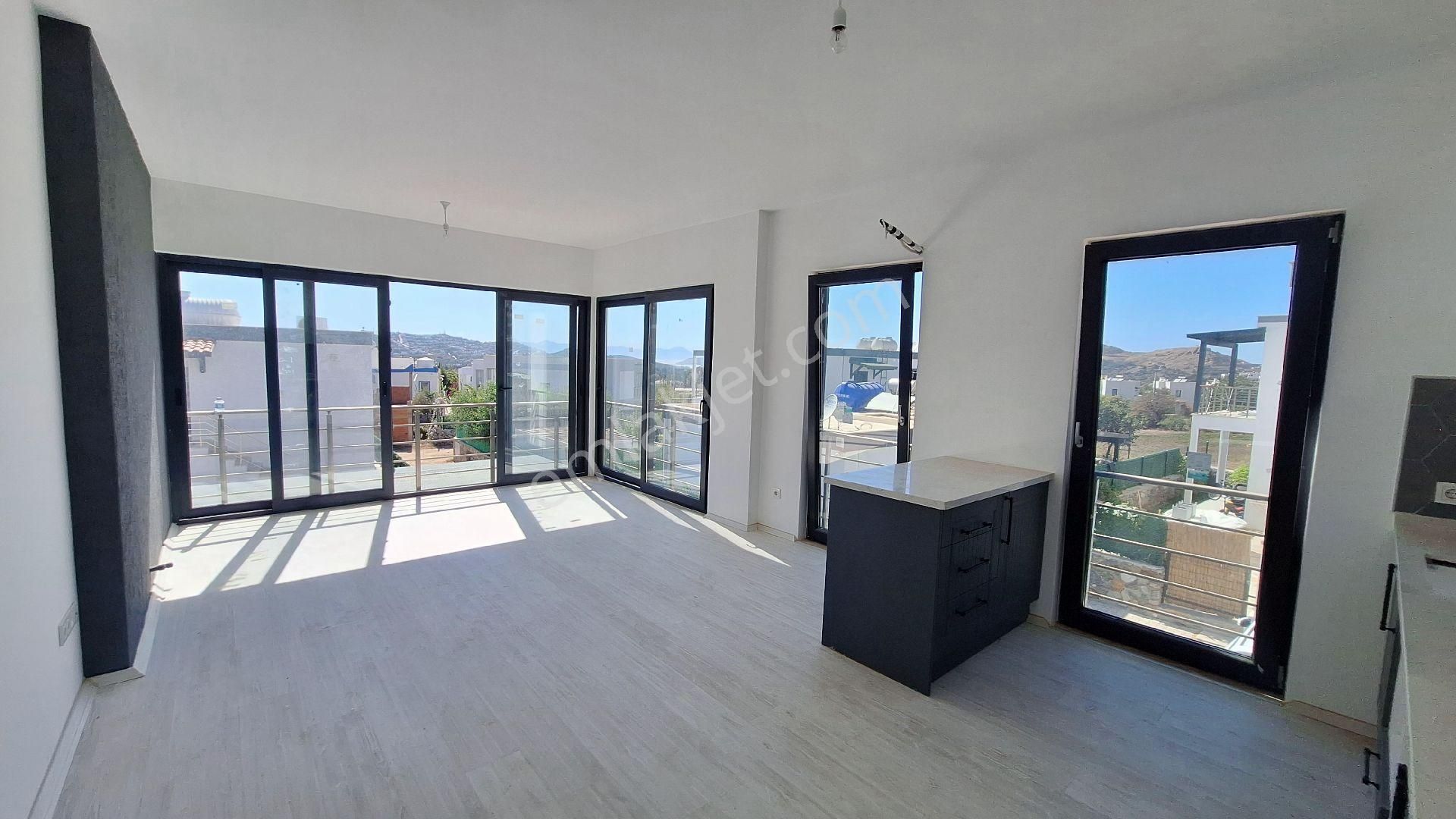 Gümüşlük'te, 2+1 Yepyeni, Taşınmaya Hazır, Kısmi Deniz Manzaralı, Muhteşem Işık Alan Ferah Daire