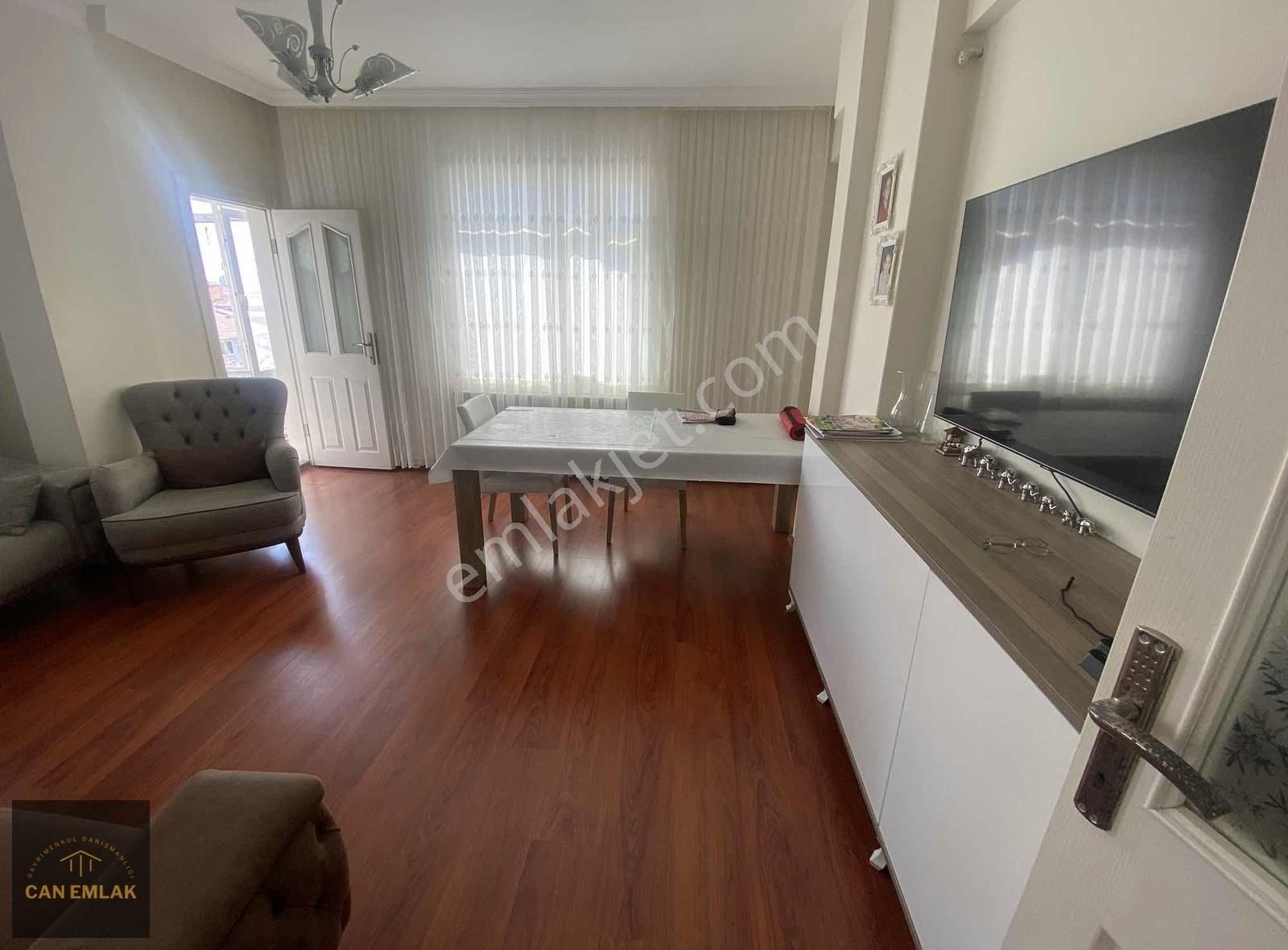 Can Emlaktan Çarşı Merkezde Güneş Alan Arakat...