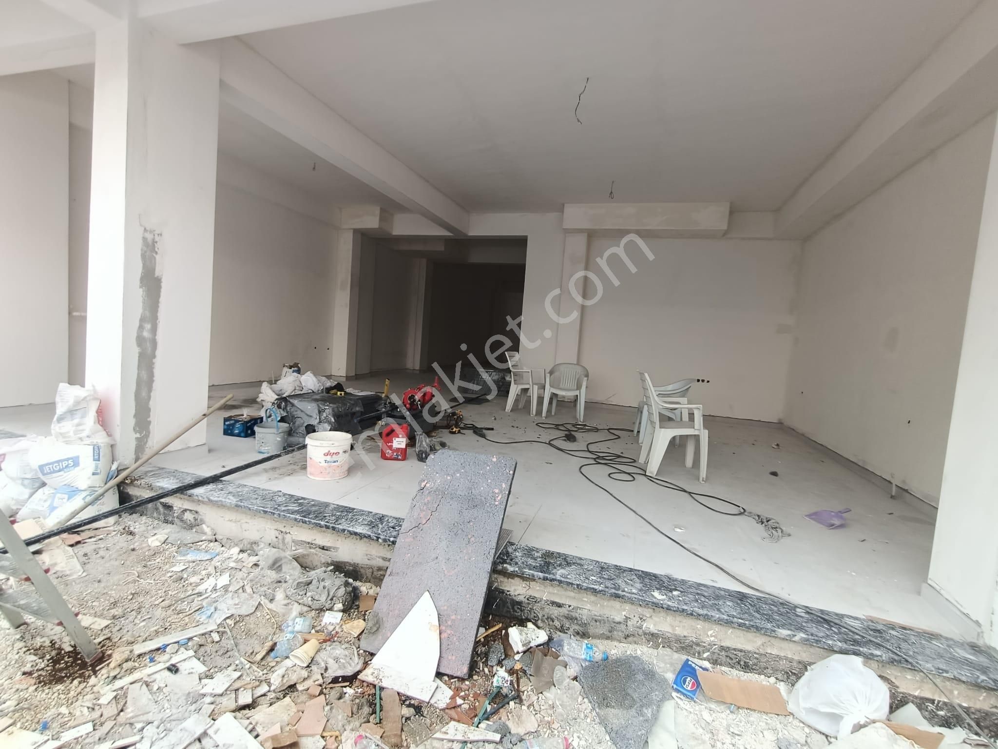 Körfez Hacıosman Mahallesinde Cadde Üzeri 140 M² Sıfır Dükkan - Görsel 7