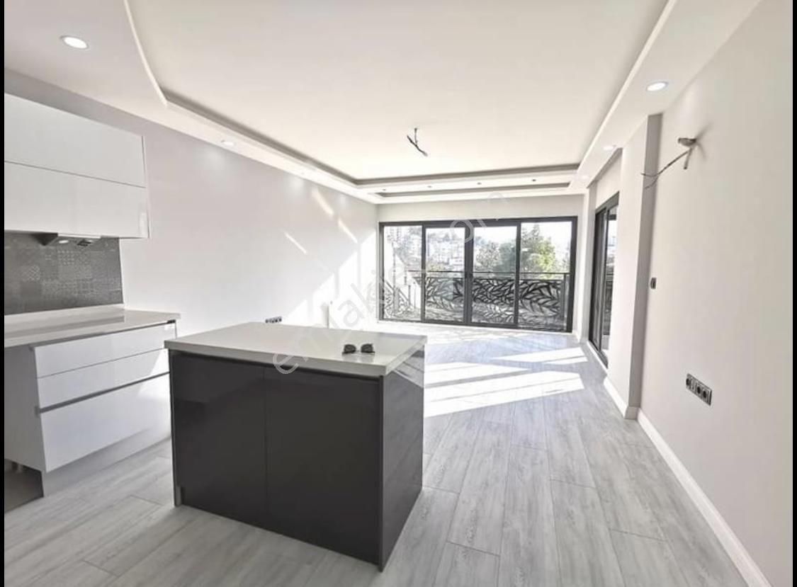 Kuşadası Ege Mahallesinde 2+1 Ebeveyn Banyolu Asansörlü Satılık Daire - Görsel 6