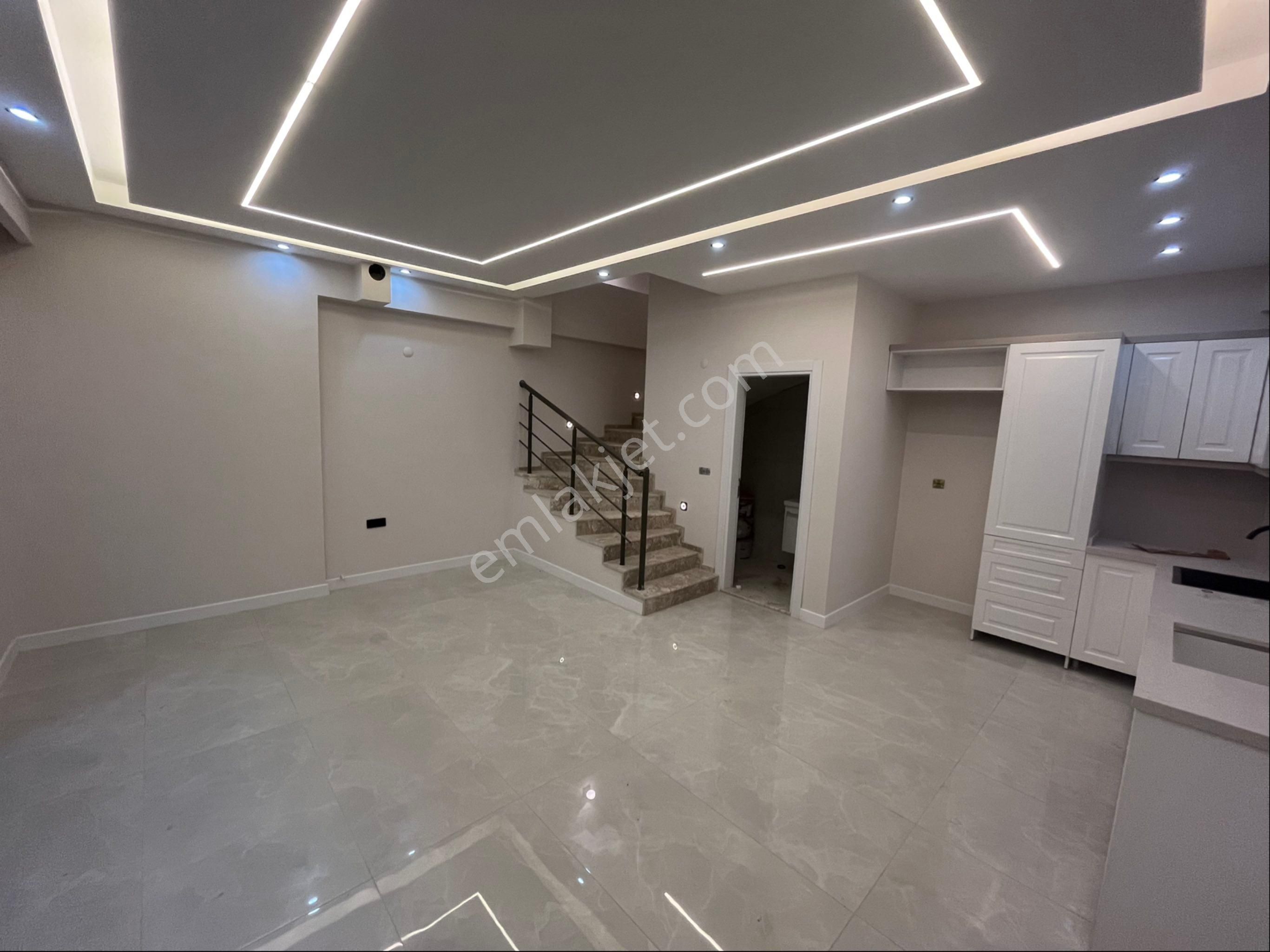 Ortamahallede Köşe Geniş Bahçeli Lüks Villa - Görsel 19